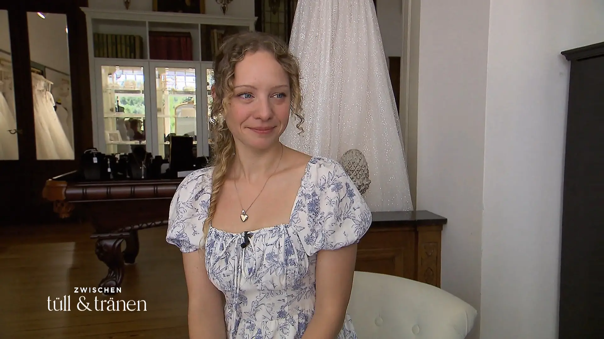 Sarah reist extra aus Tokio an – und braucht ihr Kleid direkt zum Mitnehmen Brautkleidsuche mit Zeitdruck