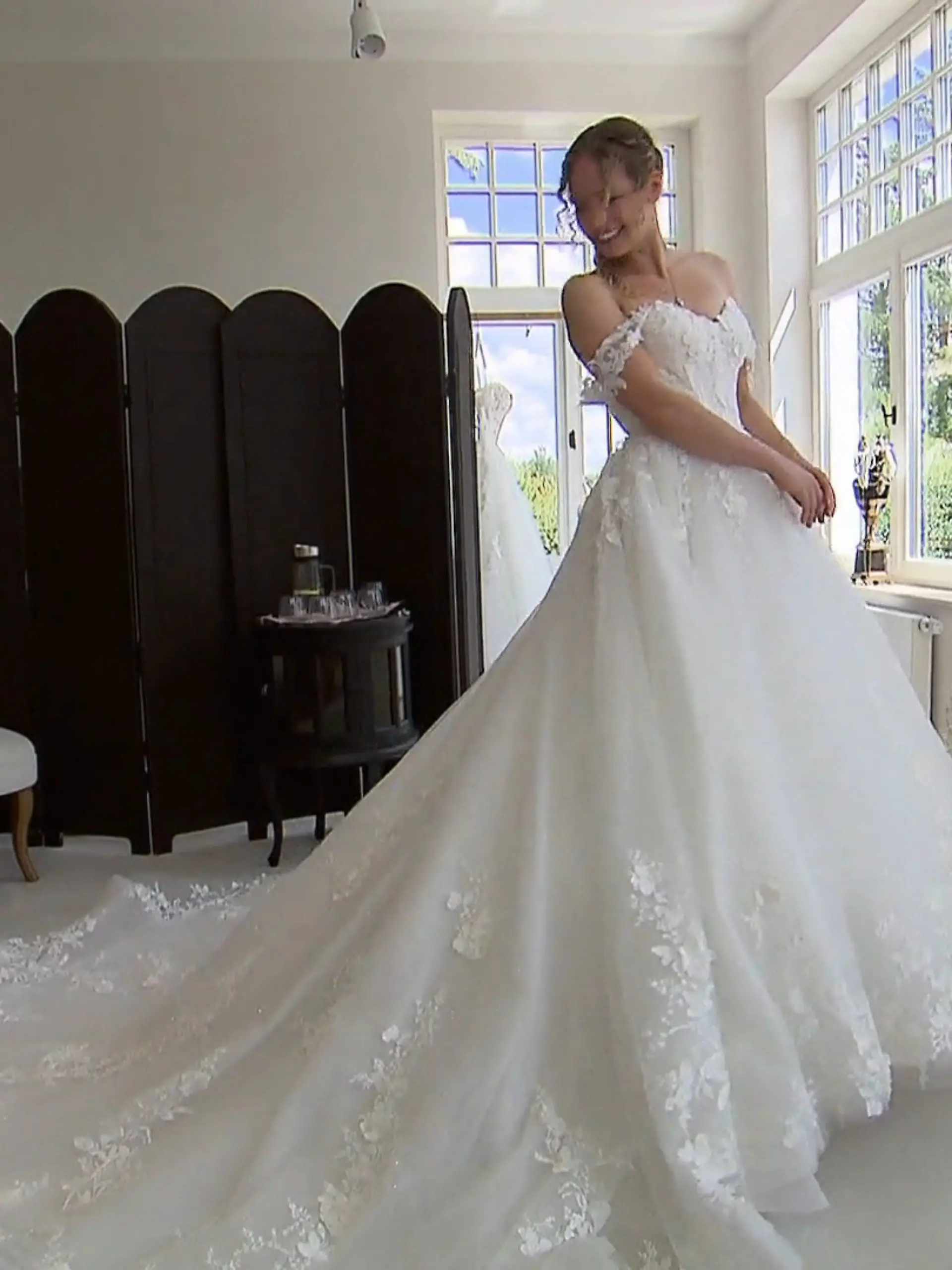 Bild zu: "Sarahs erstes Kleid muss gleich mehrere Bedingungen erfüllen"