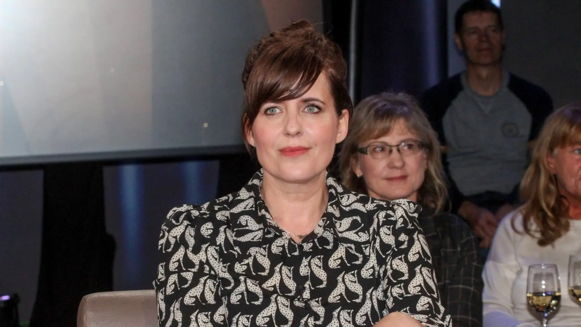 Sarah Kuttner (47) macht ihre Brustkrebserkrankung öffentlich – und spricht mit ihrer gewohnt direkten Art über die Diagnose und die bevorstehende Behandlung.