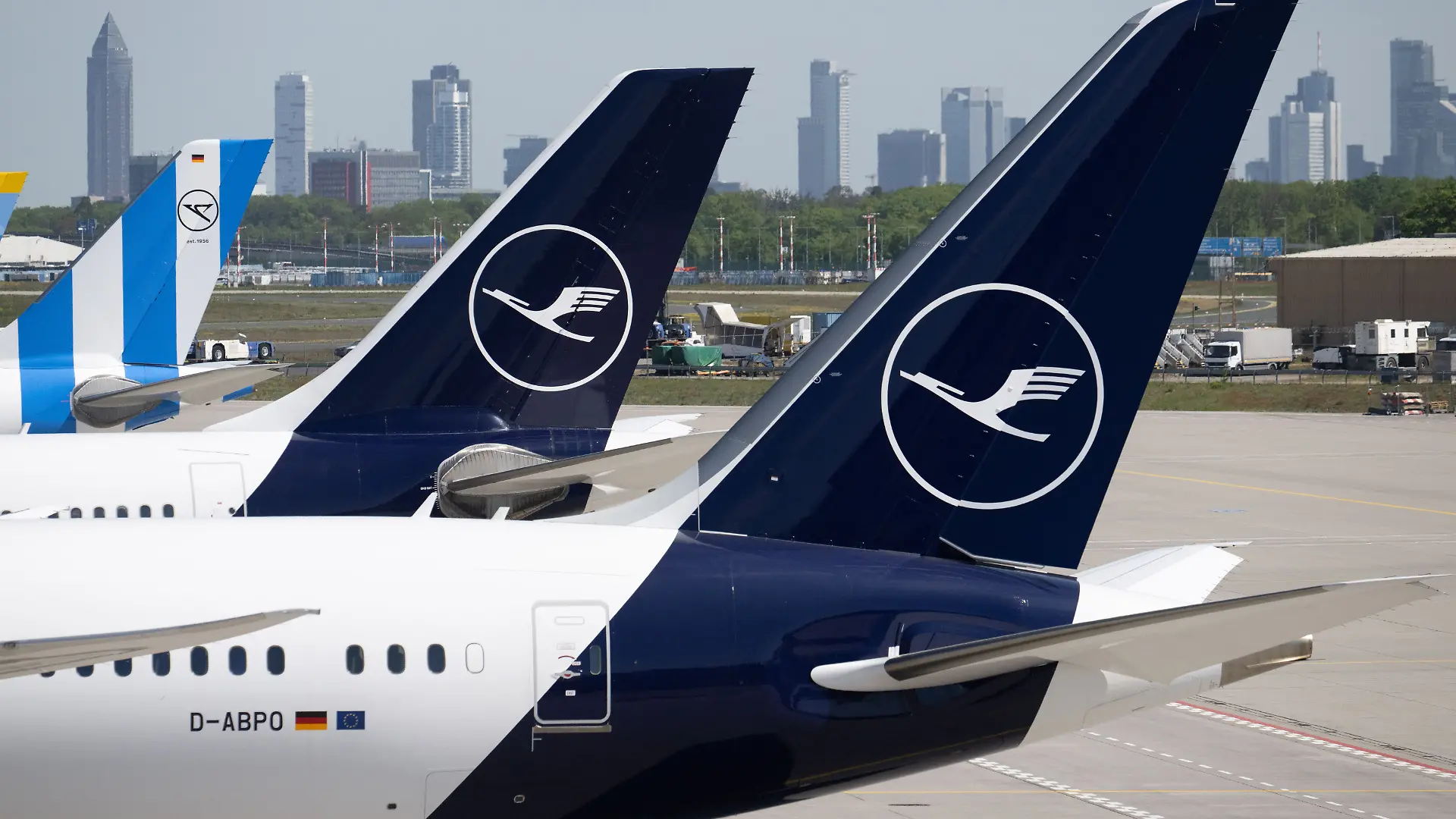 Lufthansa-Maschinen am Flughafen Frankfurt