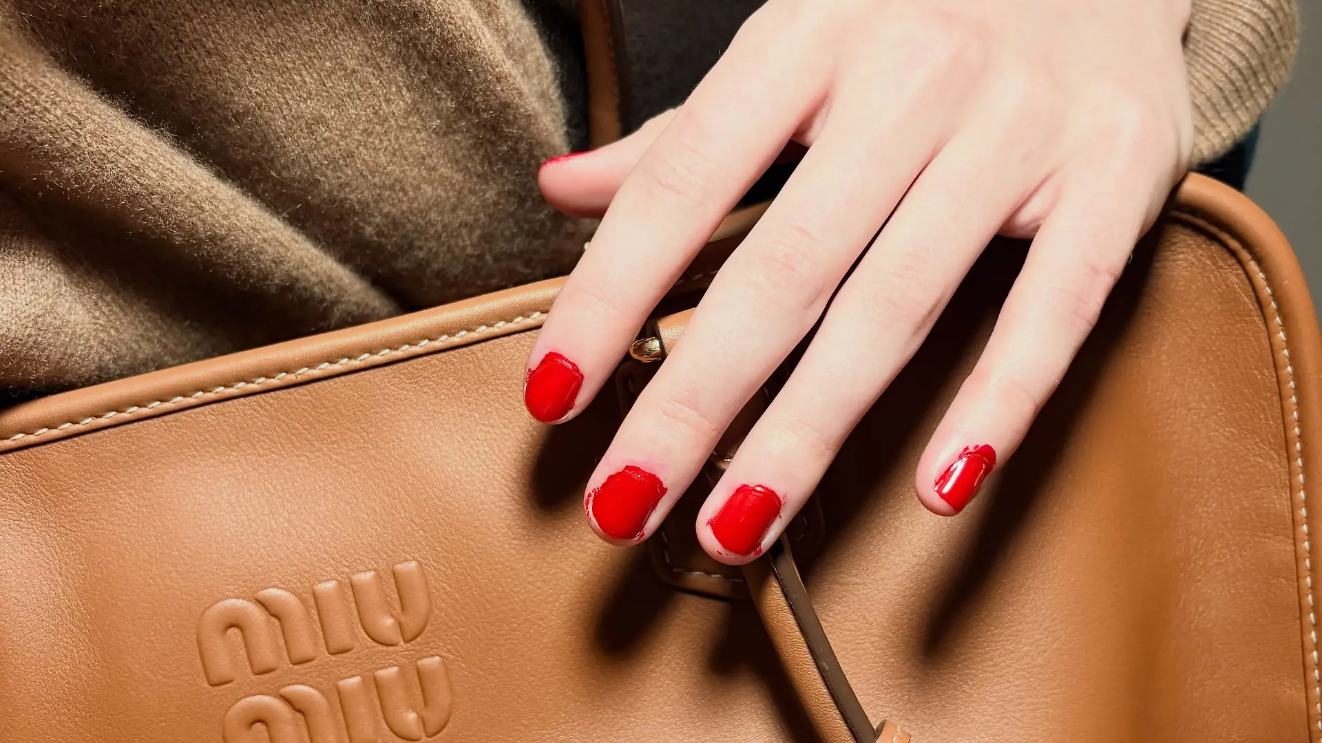Laut Miu Miu ist verschmierter Nagellack jetzt ein Trend