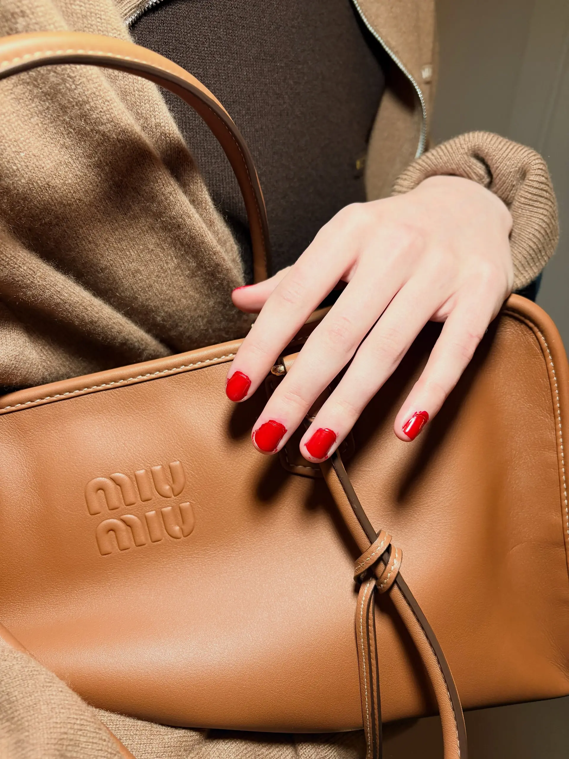 Laut Miu Miu ist verschmierter Nagellack jetzt ein Trend