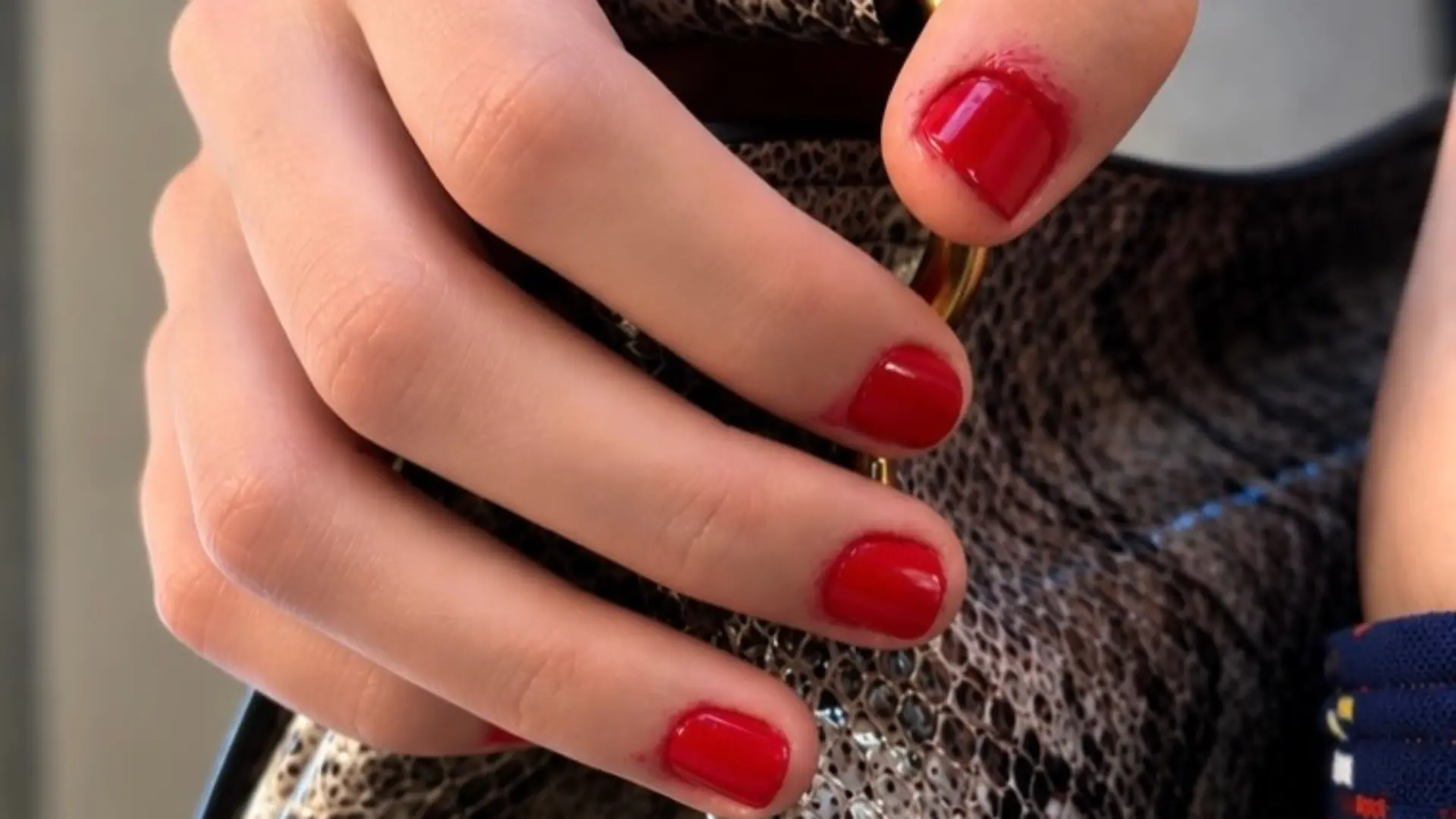 Laut Miu Miu ist verschmierter Nagellack jetzt ein Trend