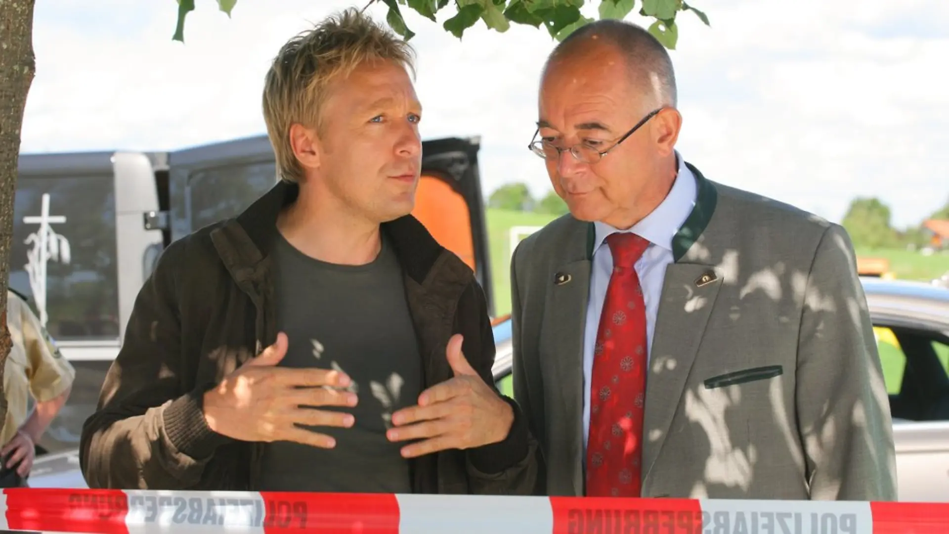 Max Müller (l.) und Alexander Duda in der "Rosenheim-Cops"-Folge "Abpfiff".