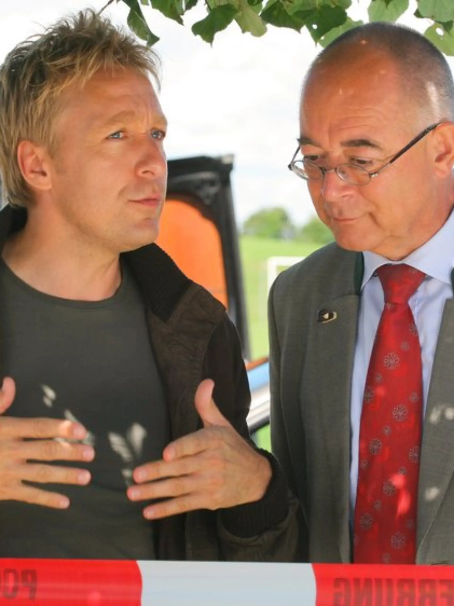 Max Müller (l.) und Alexander Duda in der "Rosenheim-Cops"-Folge "Abpfiff".