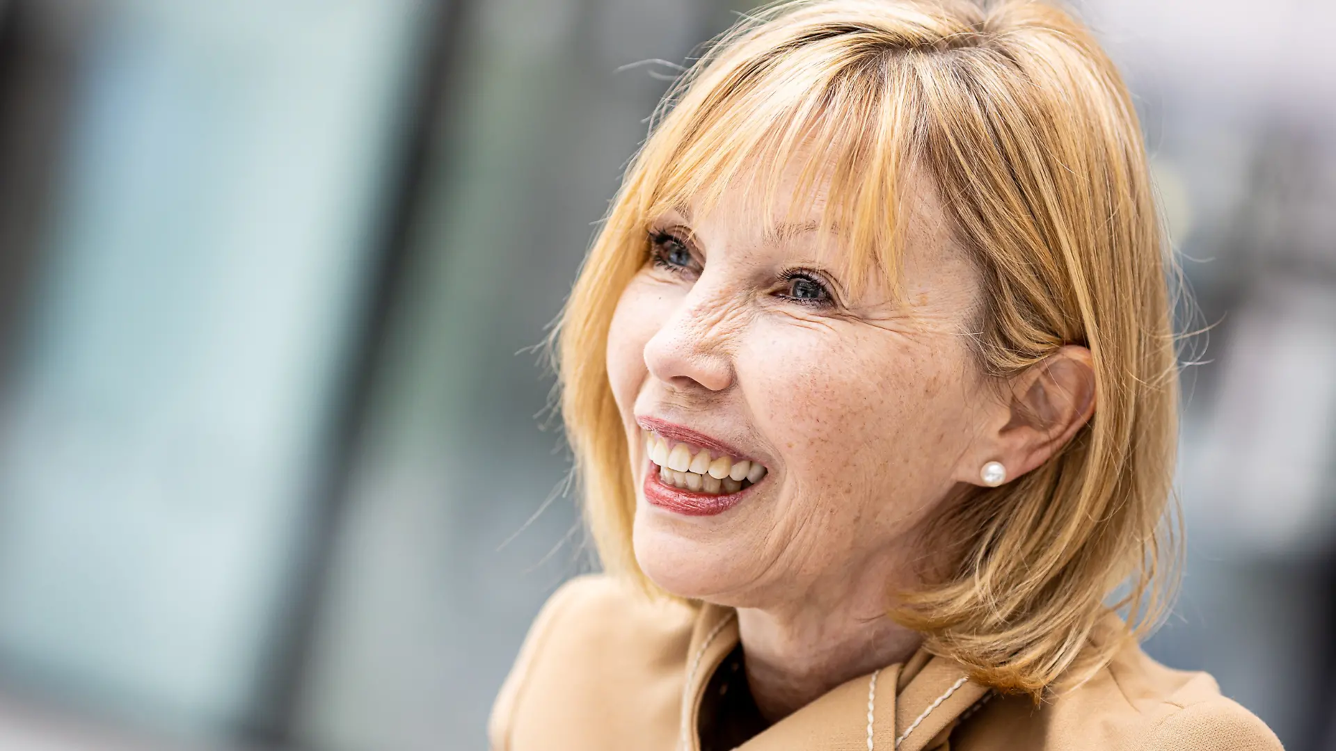 Doris Schröder-Köpf (SPD), Abgeordnete des niedersächsischen Landtages und niedersächsische Landesbeauftragte für Migration und Teilhabe, spricht während eines dpa-Interviews. Nach einer langen Zeit der Krankheit und Isolation ist sie wieder in den Landtag zurückgekehrt. Seit einigen Wochen ist sie wieder regelmäßig bei den Sitzungen des niedersächsischen Landtags zu sehen.