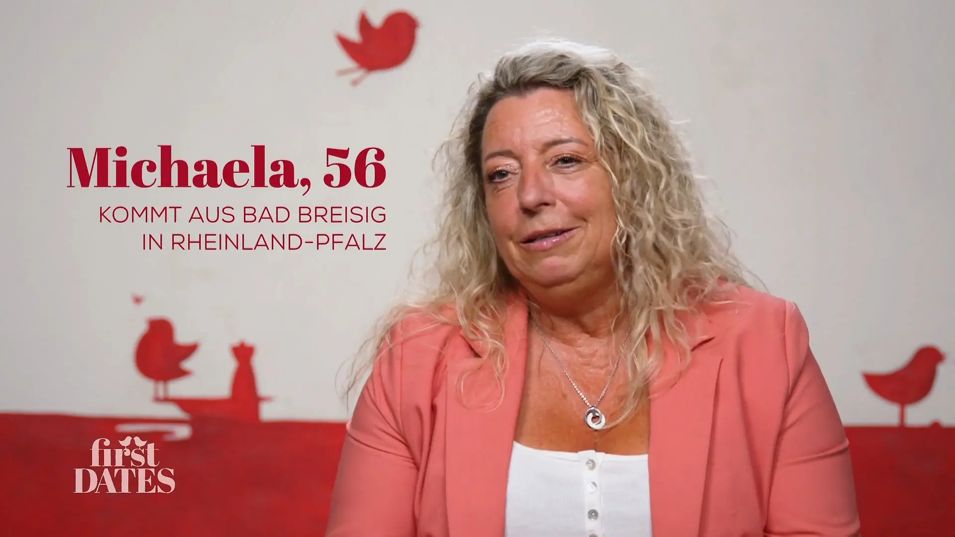 Michaela steht auf Bruce Willis Groß, stark und mit Glatze