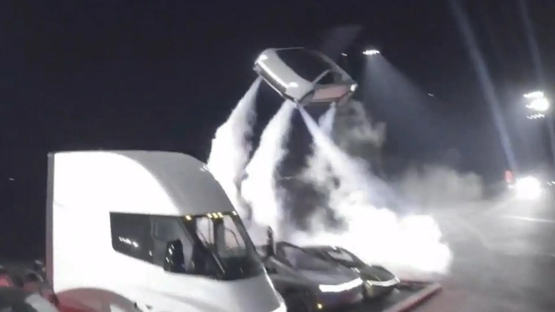 Tesla hebt ab! Elon Musk jubelt nach spektakulärem Flug über Autos Milliardär fährt fett auf
