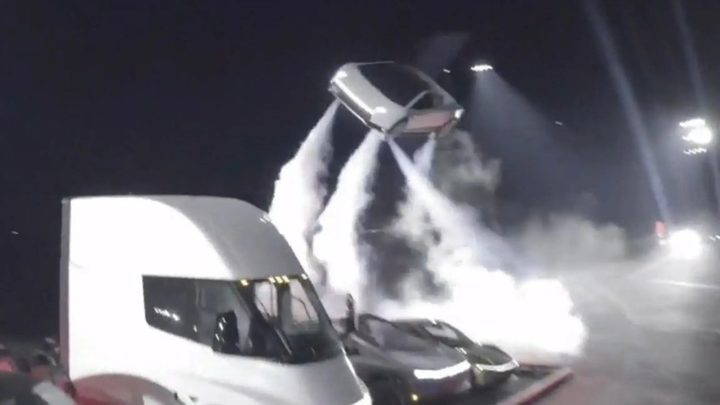 Tesla hebt ab! Elon Musk jubelt nach spektakulärem Flug über Autos Milliardär fährt fett auf
