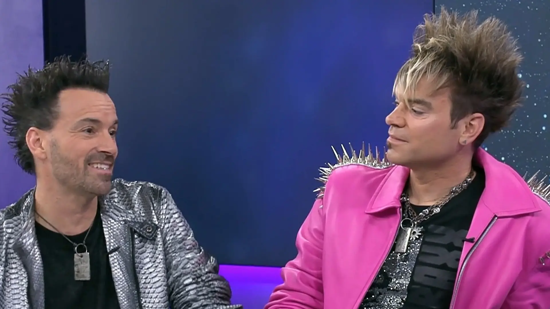 Die Ehrlich Brothers bringen Katja und Bernd einen Zaubertrick bei Magie pur im „Punkt 12“-Studio