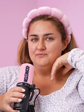 Im Podcast „4 Schwestern” schwelgt Sandra mit Michelle und Lorena in Erinnerungen.