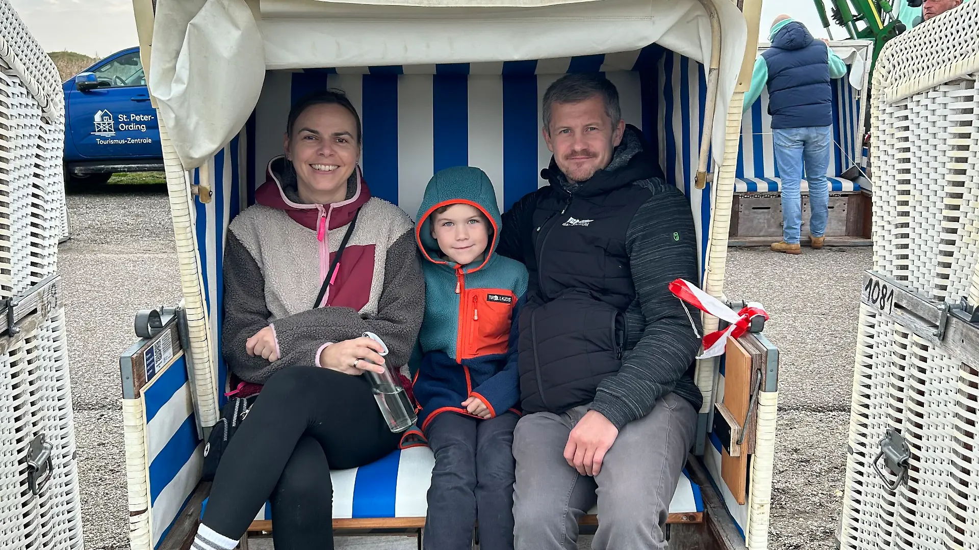 Auch für Familie Laza kann das Strandfeeling nicht nah genug sein.