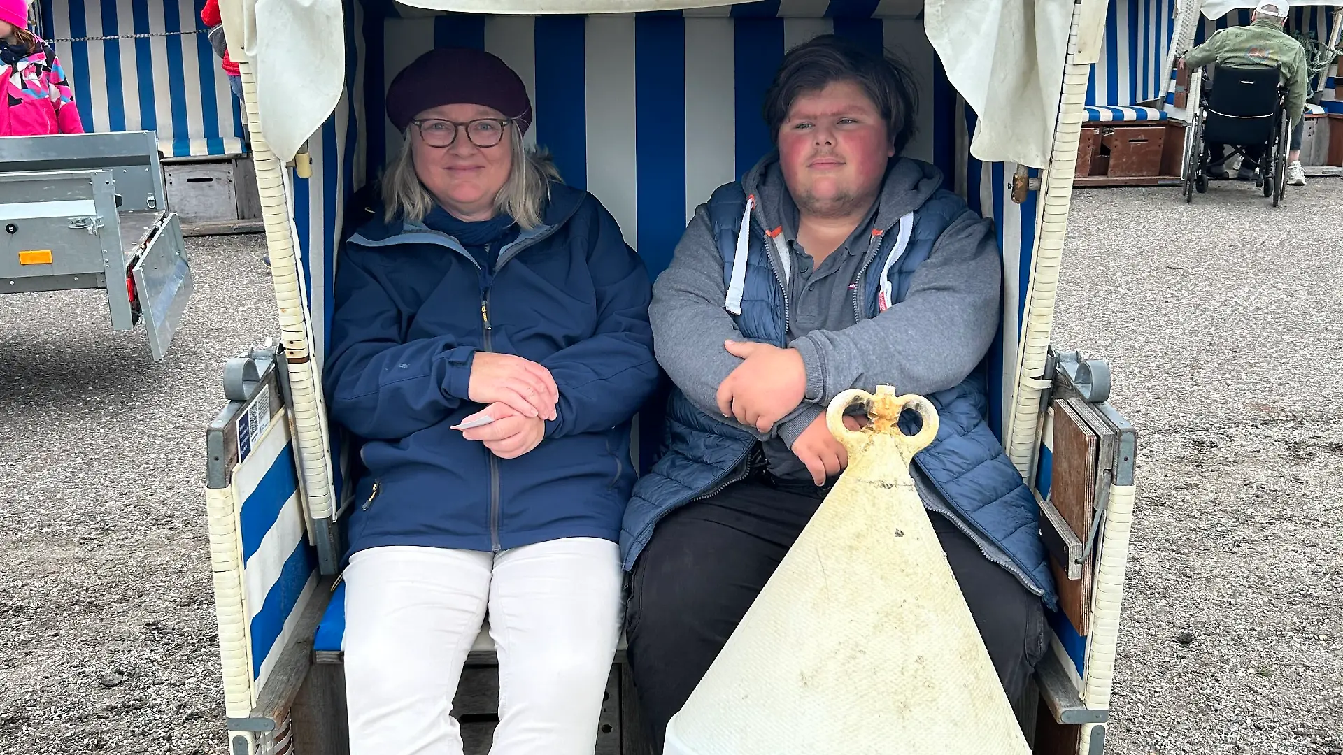 Gudrun und Federik Arndt: „Der Strandkorb und die Boje können zukünftig im Garten unseres Ferienhauses harmonieren.“
