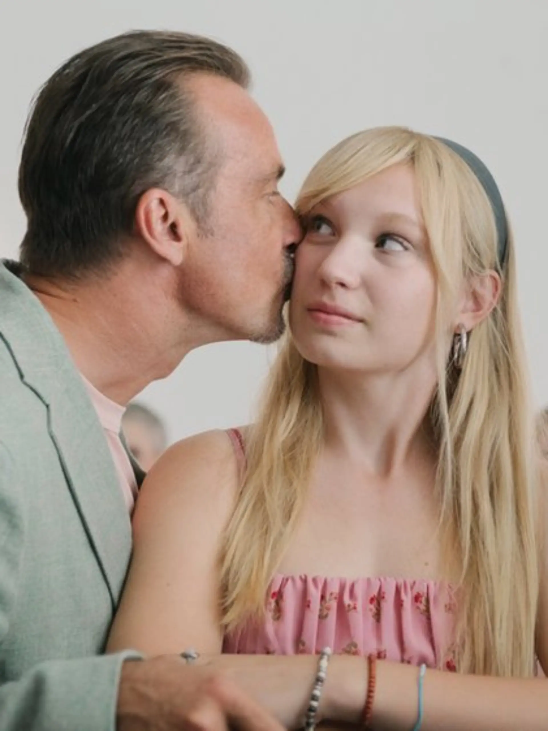 Helena Zengel spielt in "Westend Girl" die Tochter von Lucas Gregorowicz.