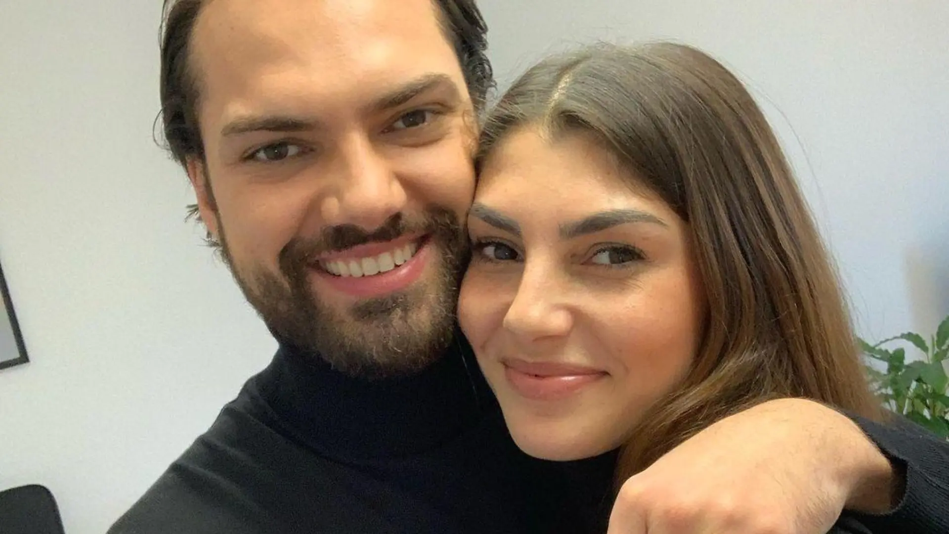 Yeliz Koc und Jimi Blue Ochsenknecht zeigen allen, wie happy sie sind.