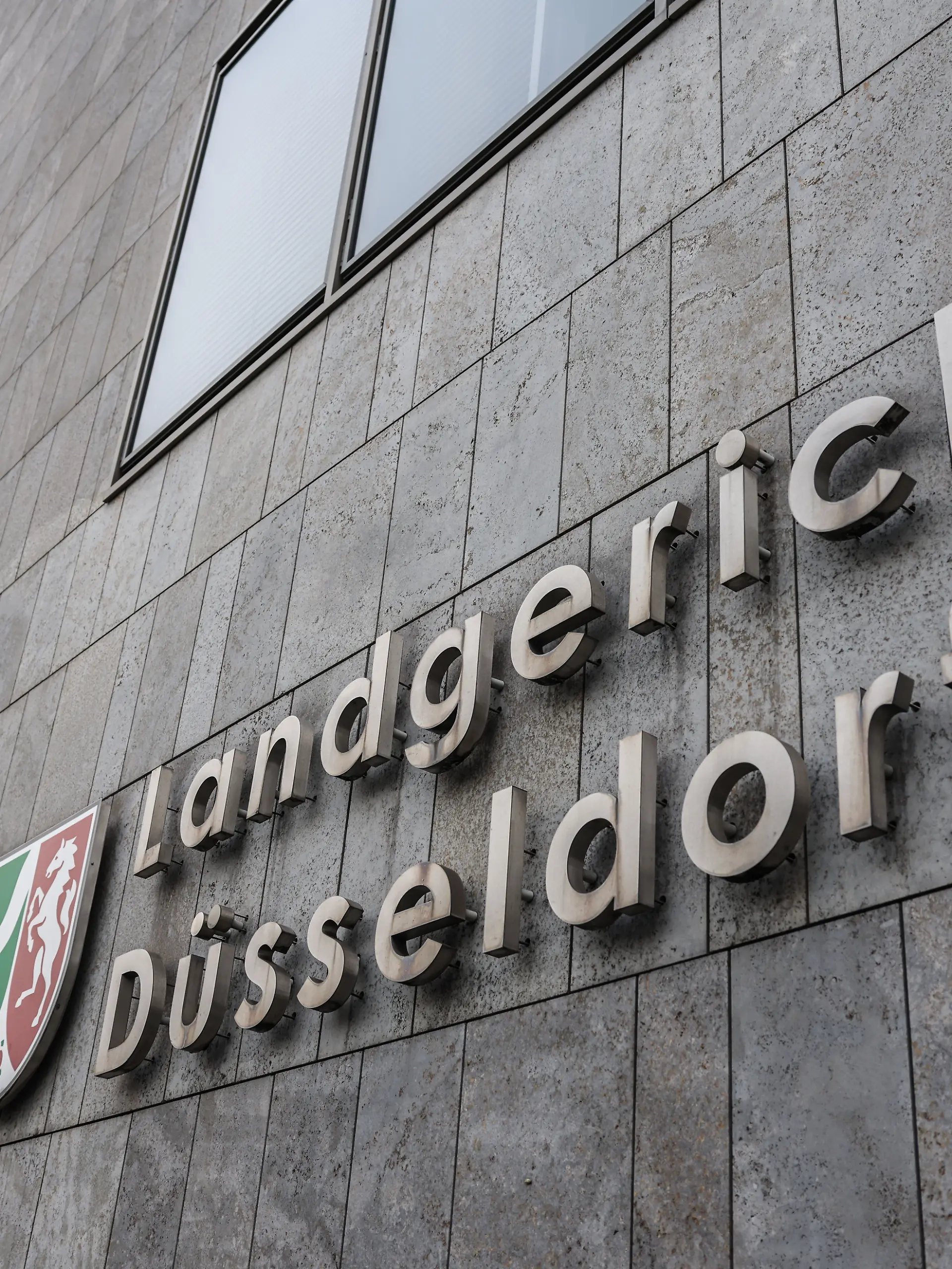 Das Landgericht in Düsseldorf. Das Gericht hat eine Drogenbande zu mehrjährigen Haftstrafen verurteilt. (zu dpa: «Gericht verurteilt «Rich Kids»-Drogenbande zu Haftstrafen») +++ dpa-Bildfunk +++