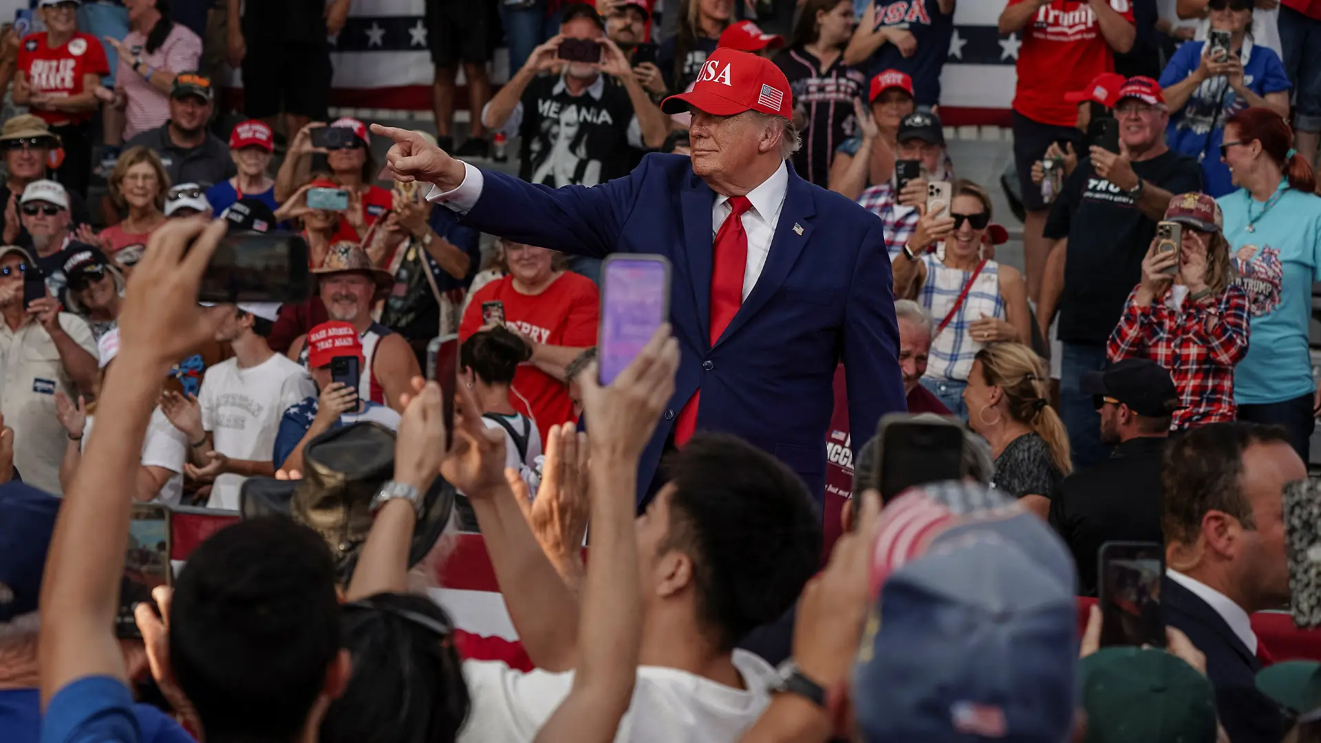 US President Donald Trump points as he leaves a campaign event in Dalton, Georgia, US October 16, 2026. REUTERS/Elijah Nouvelage