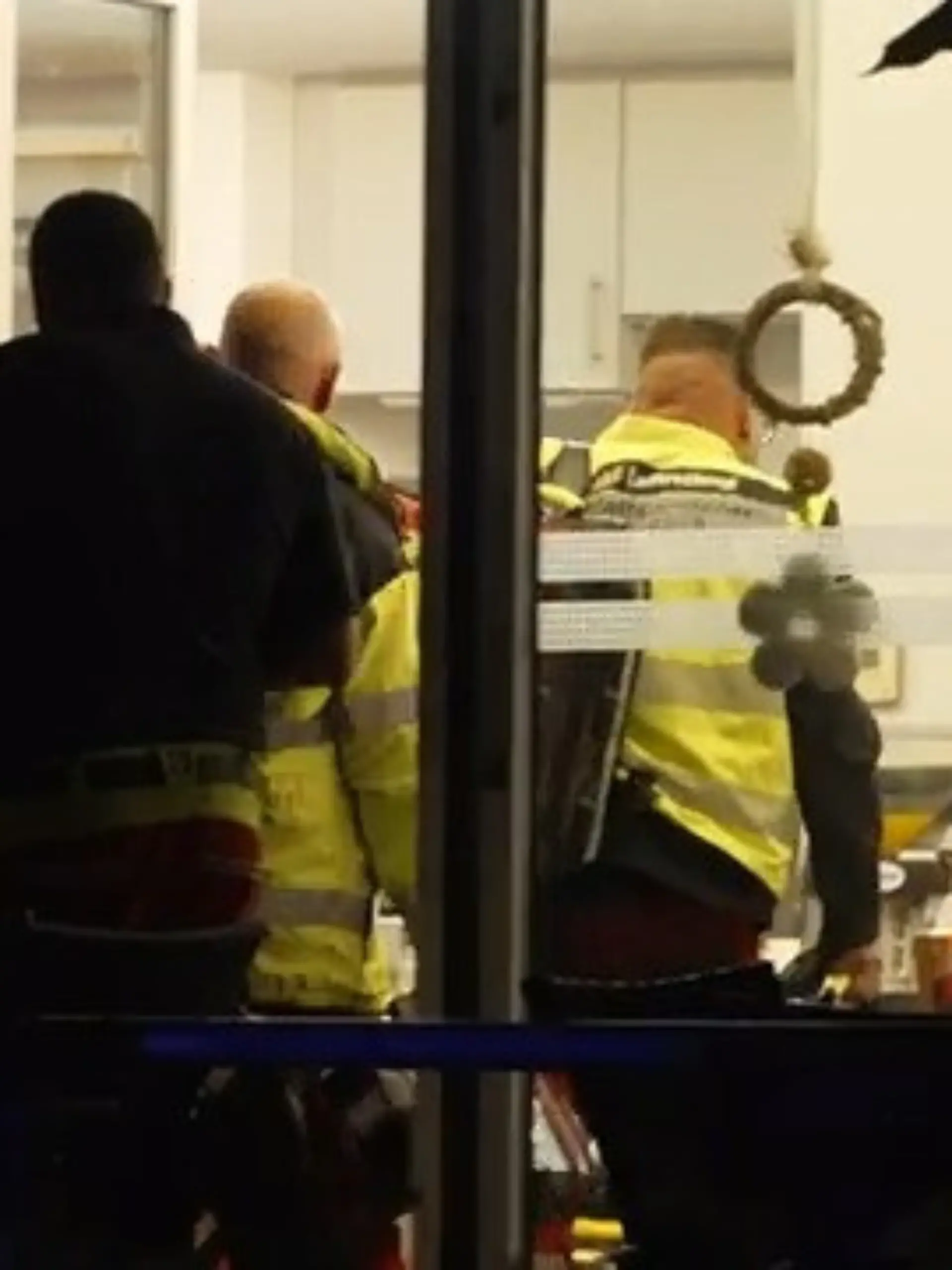 Bild zu: "Messerattacke im Seniorenheim! Bewohner (72) greift drei Frauen an – 86-Jährige stirbt"