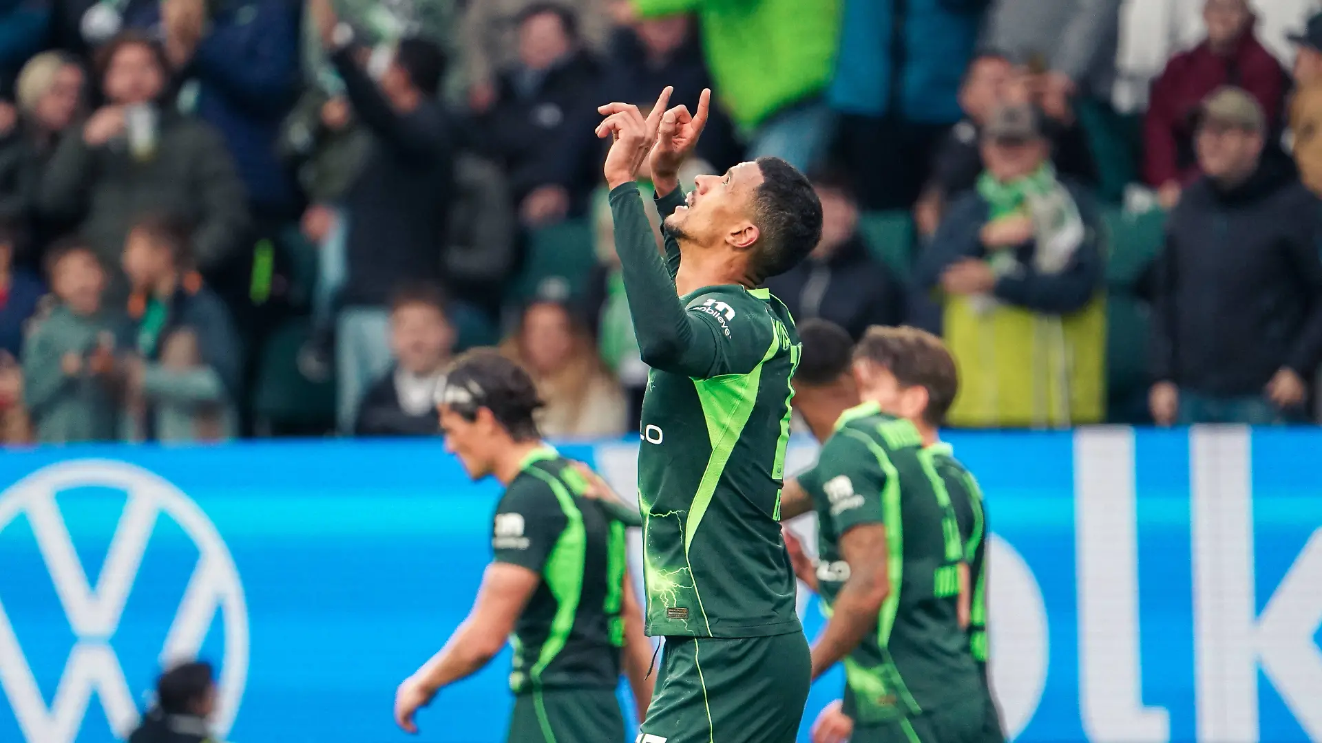 Deutschland: Fussball 2. Bundesliga 2026/2027, 8. Spieltag - VfL Wolfsburg vs 1. FC Heidenheim 1846 - Volkswagen Arena Wolfsburg: Tor und Torjubel zum Robert Glatzel VfL Wolfsburg, 19 *** German Soccer 2. Bundesliga 20262027, Matchday 8: VfL Wolfsburg vs. 1. FC Heidenheim 1846 at Volkswagen Arena, WolfsburgGoal and goal celebration by Robert Glatzel of VfL Wolfsburg, 19 Copyright: xAymanxAlahmedx