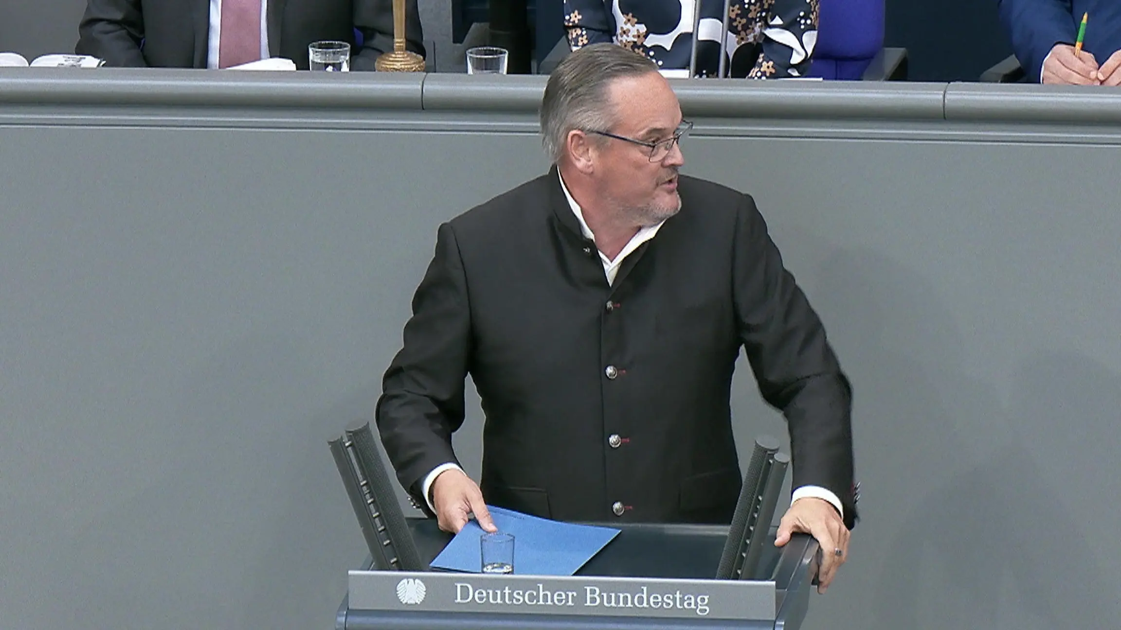 Klitoris-Eklat im Bundestag: AfD-Politiker beleidigt Kollegin – 2.000 Euro Strafe! Klöckner und Lindholz greifen durch