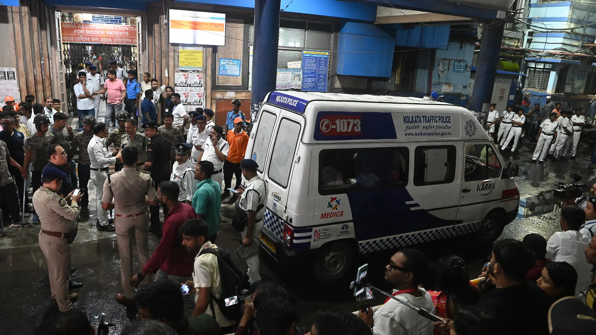 An ambulance carrying Durga Puja Pandal stampede victims stops in front of the emergency building of Calcutta Medical College and Hospital in Kolkata on October 16, 2026. At least 17 people were killed and two dozen more injured on October 17 in eastern India after a stampede that was likely caused by sudden rainfall during a Hindu religious gathering, officials said. (Photo by AFP)