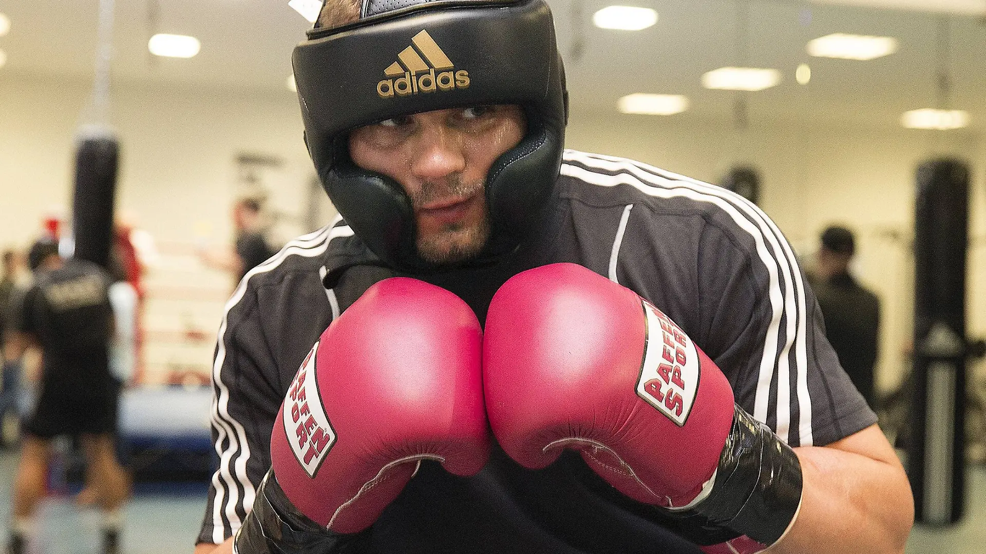 Berlin, 18.11.2014 - Sauerland-Box-Gym - Pressetraining Sparring zwischen Dennis Boizow und Renato Blitz im Bild: Schwergewichtler, Dennis Boizow
Berlin 18 11 2014 Sauerland Box Gym Training Sparring between Dennis Boizow and Renato Flash in Picture Heavyweights Dennis Boizow