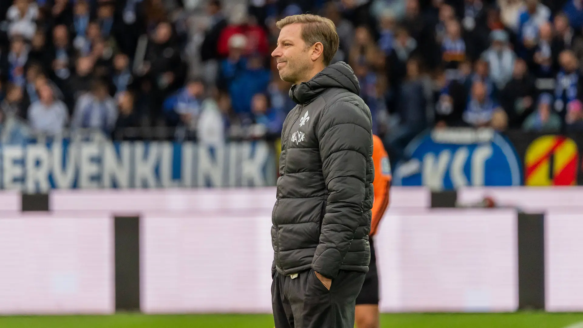 Freisteller, Portrait, Emotion Florian Kohfeldt SV Darmstadt 98, Cheftrainer ist enttaeuscht, GER, Karlsruher SC vs. SV Darmstadt 98, Fussball, 2. Bundesliga, 8. Spieltag, Saison 2026/2027, 18.10.2026, DFL REGULATIONS PROHIBIT ANY USE OF PHOTOGRAPHS AS IMAGE SEQUENCES AND/OR QUASI-VIDEO, GER, Karlsruher SC vs. SV Darmstadt 98, Fussball, 2. Bundesliga, 8. Spieltag, Saison 2026/2027, 18.10.2026 Karlsruhe *** Close-up, Portrait, Emotion: Florian Kohfeldt, SV Darmstadt 98, Head Coach, looks disappointed GER Karlsruher SC vs. SV Darmstadt 98 Soccer 2. Bundesliga Matchday 8 20262027 Season, October 18, 2026, DFL regulations prohibit any use of photographs as image sequences and/or quasi-video, GER, Karlsruher SC vs. SV Darmstadt 98, soccer, 2. Bundesliga, Matchday 8, 20262027 season, October 18, 2026, Karlsruhe Copyright: xEibner-Pressefoto/J-NxGroemlingx EP_JGG