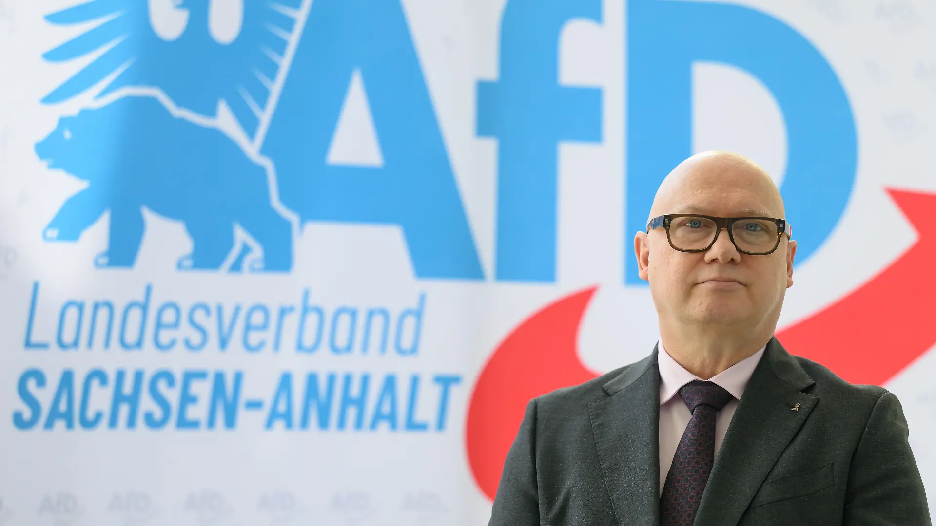 Oliver Kirchner, Co-Vorsitzender der AfD-Landtagsfraktion, auf dem Landesparteitag der AfD Sachsen-Anhalt in Magdeburg. Die Delegierten des Landesparteitages wollen das Regierungsprogramm zur Landtagswahl 2026 final erarbeiten und beschließen.