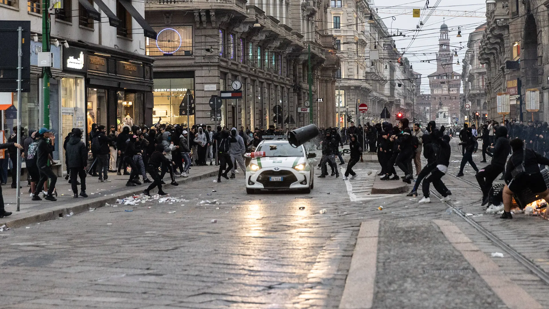 IPA89867555 - Milan, October 18, 2026: More Clashes and Looting in Downtown Milan the Day After the Protest Pictured: A Local Police Patrol Car Under Attack PUBLICATIONxNOTxINxITA Copyright: xFrancescoxEnriquezx/xFrancescoxEnriquezx IPA89867555