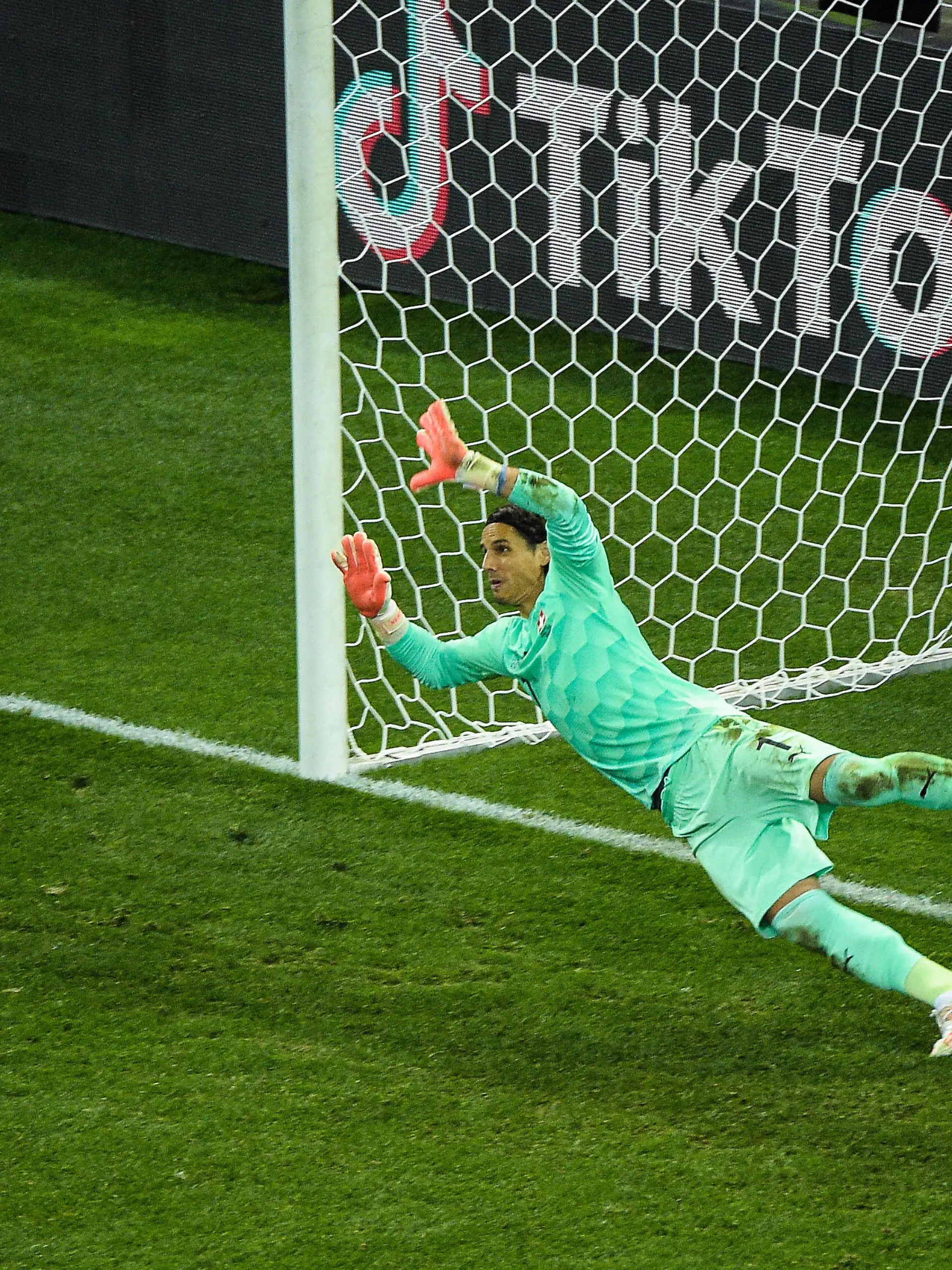 Yann Sommer hielt den Elfmeter von Kylian Mbappé und sicherte der Schweiz den Einzug ins EM-Viertelfinale