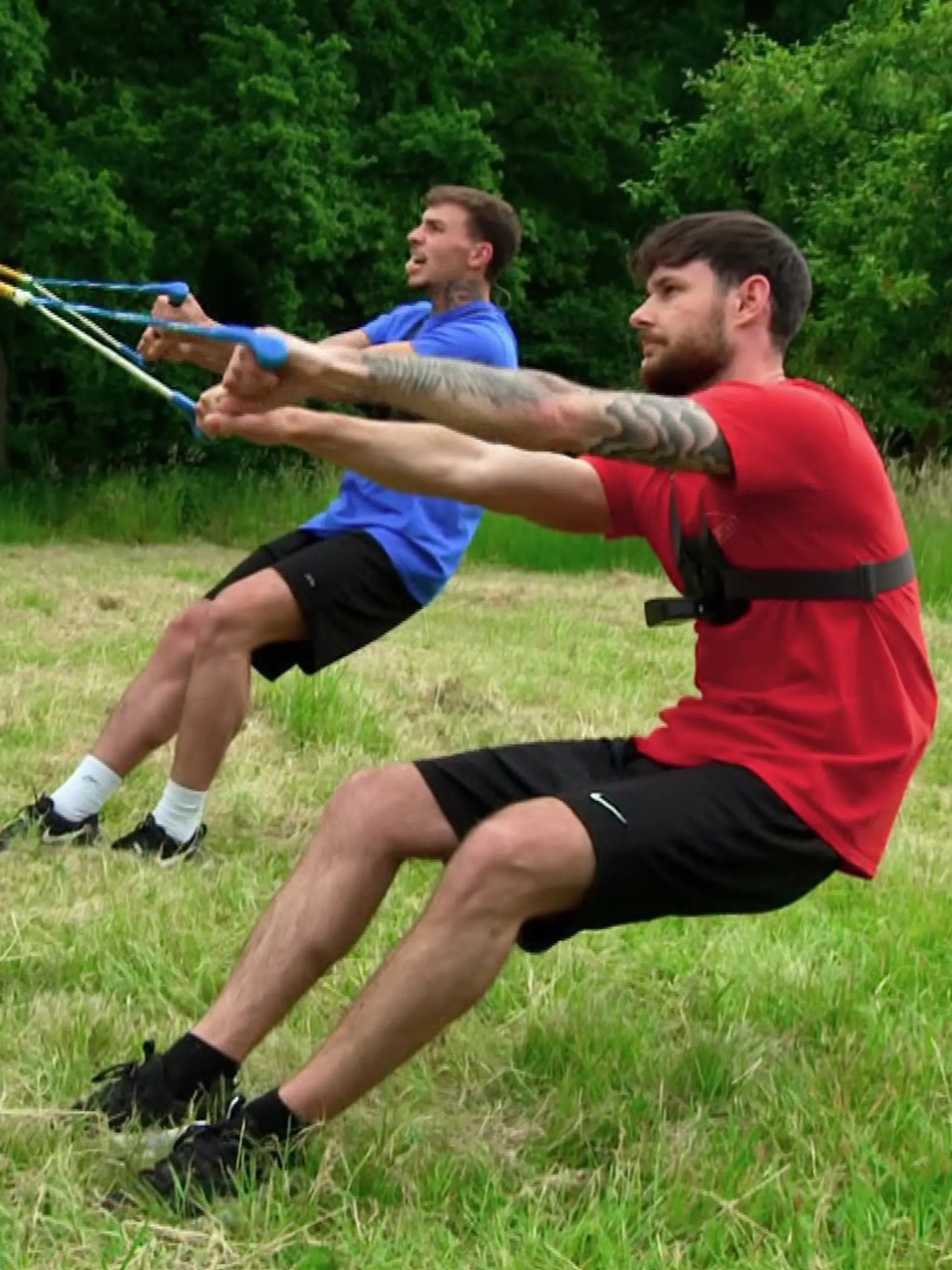 Tano und Sandro beim Spiel „Korbleger” in „Das Sommerhaus der Stars” 2026