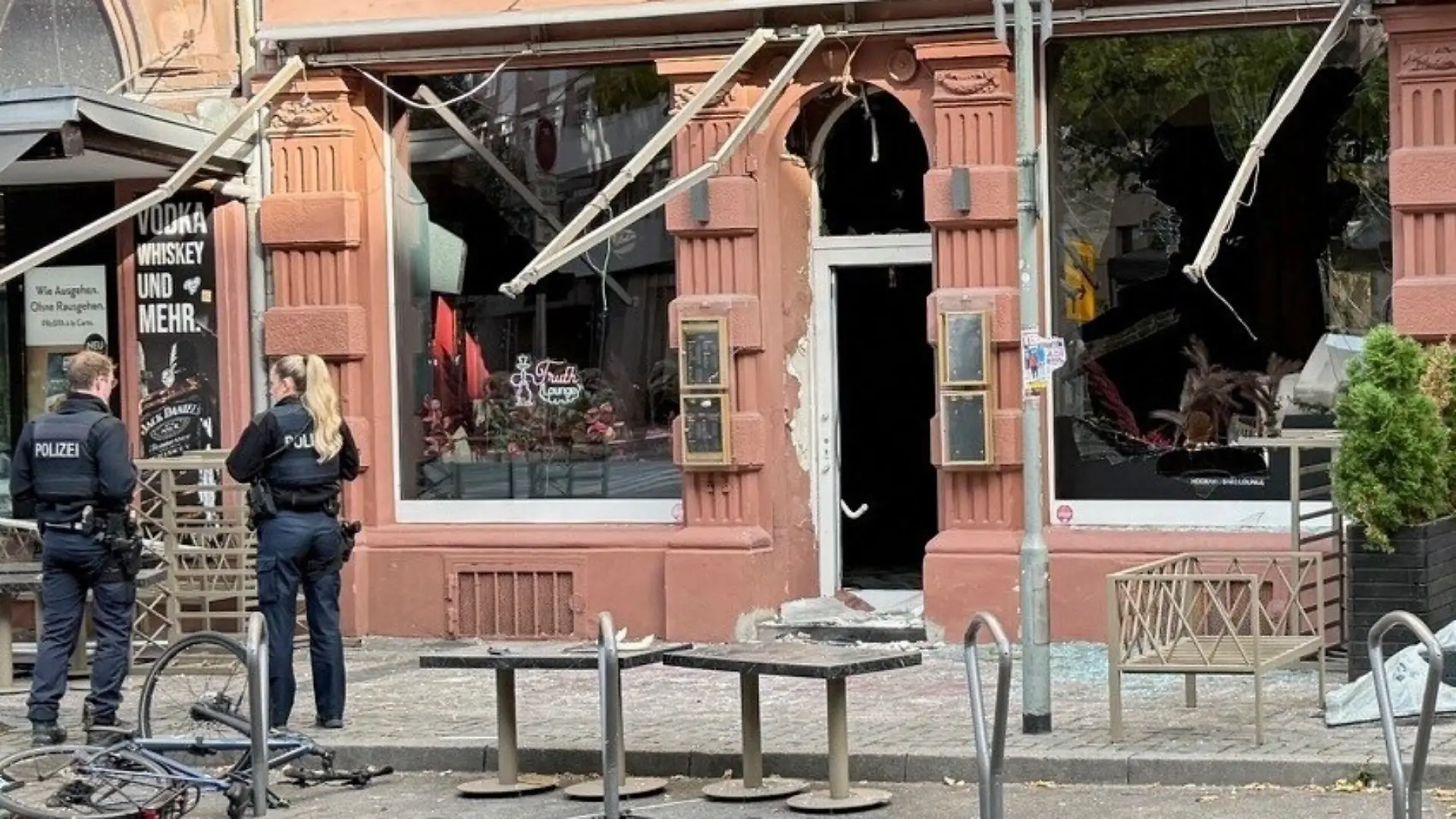 In der Frankfurter Innenstadt ist es zu einer Explosion gekommen. Es gab in den vorausgegangenen Wochen mehrere Fälle dieser Art in Frankfurt. (zu dpa: «Brandanschläge auf Bestellung: Bericht einer Chefermittlerin») +++ dpa-Bildfunk +++