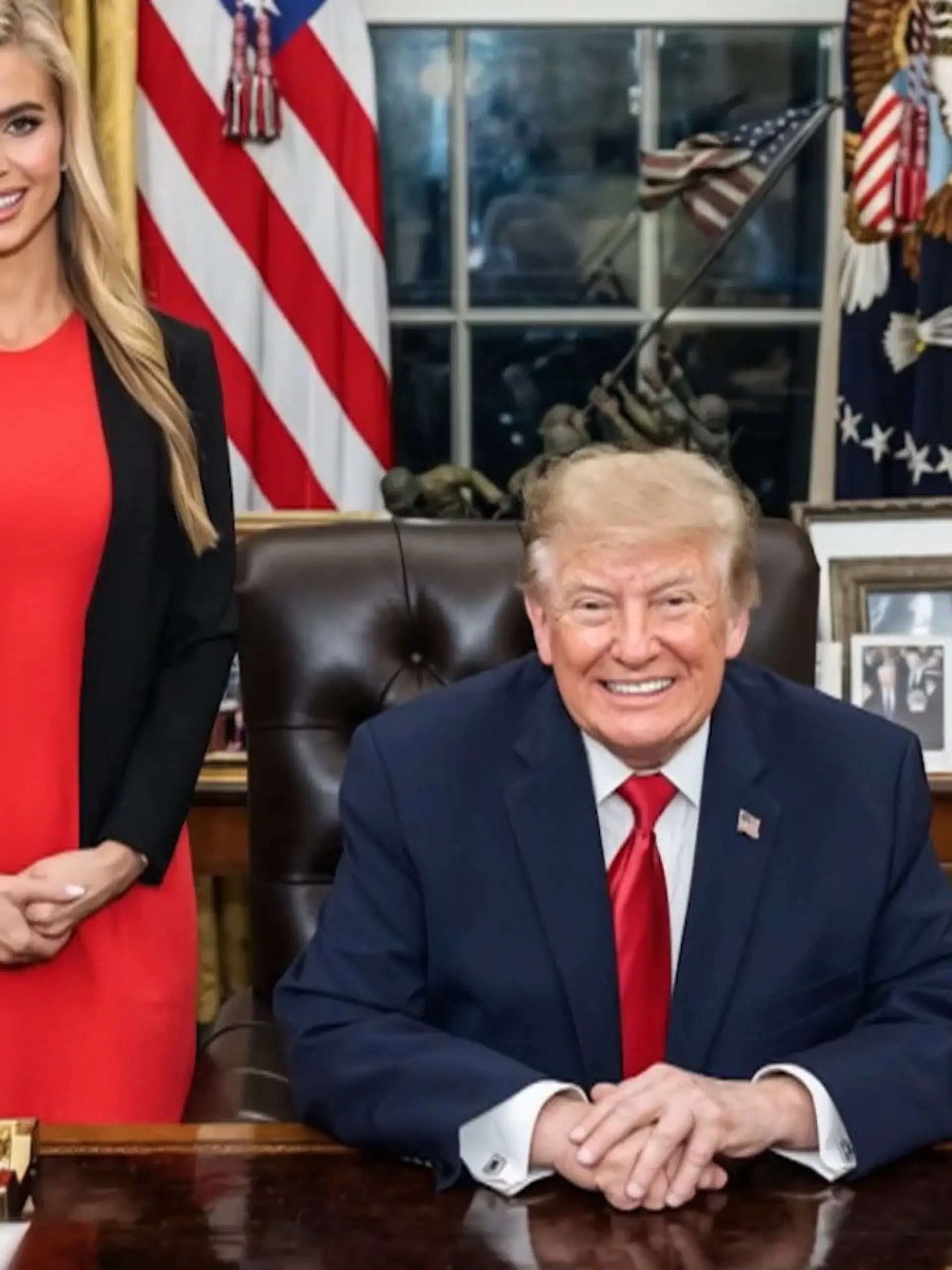 Bild zu: "Ex-Trump-Sprecherin sorgt mit Fotos für Wirbel – was wurde hier wegretuschiert?"