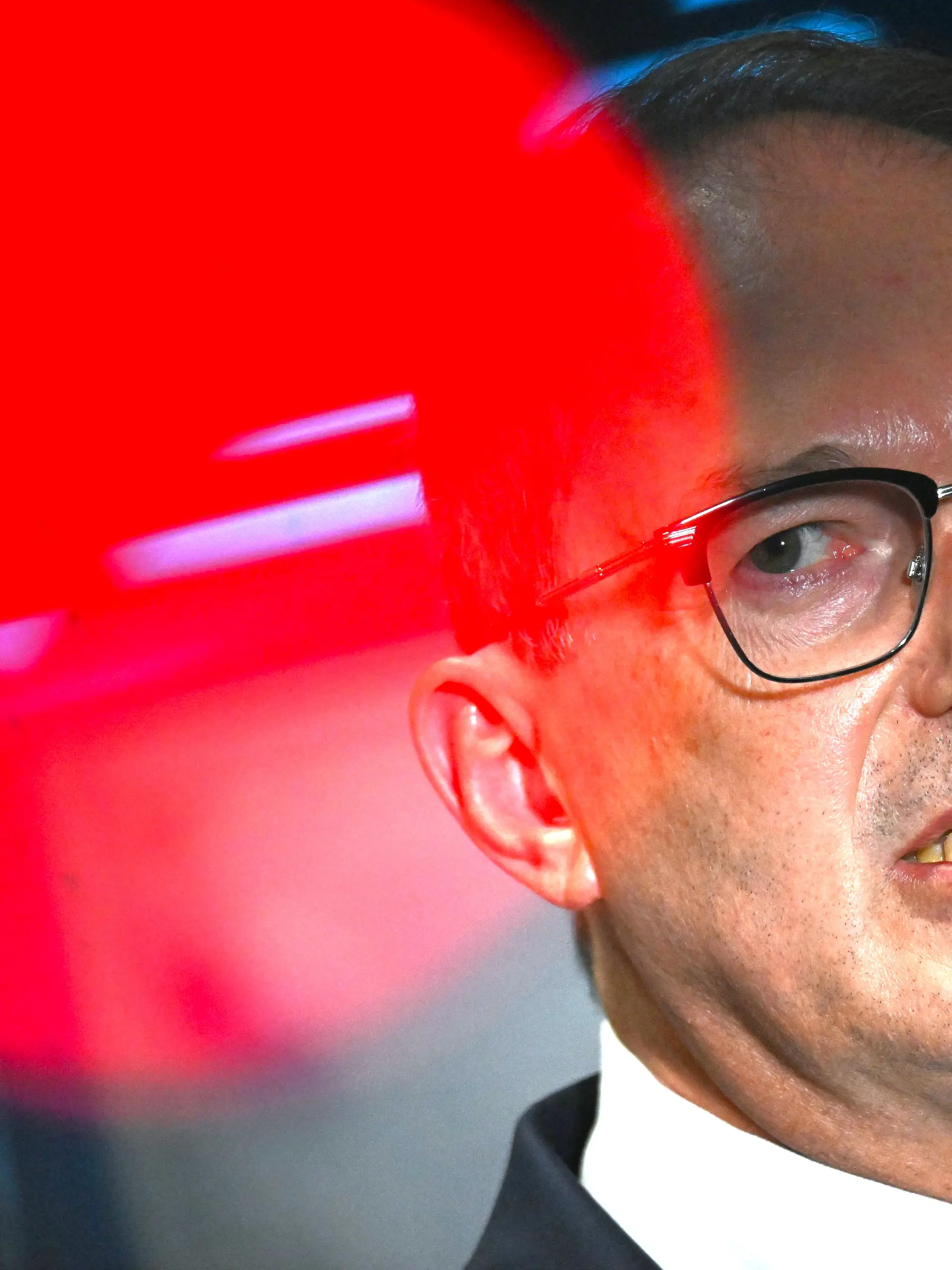 Bild zu: "Dobrindt schockiert mit Vorwürfen – Wer steckt hinter Frankreich-Gewalt?"