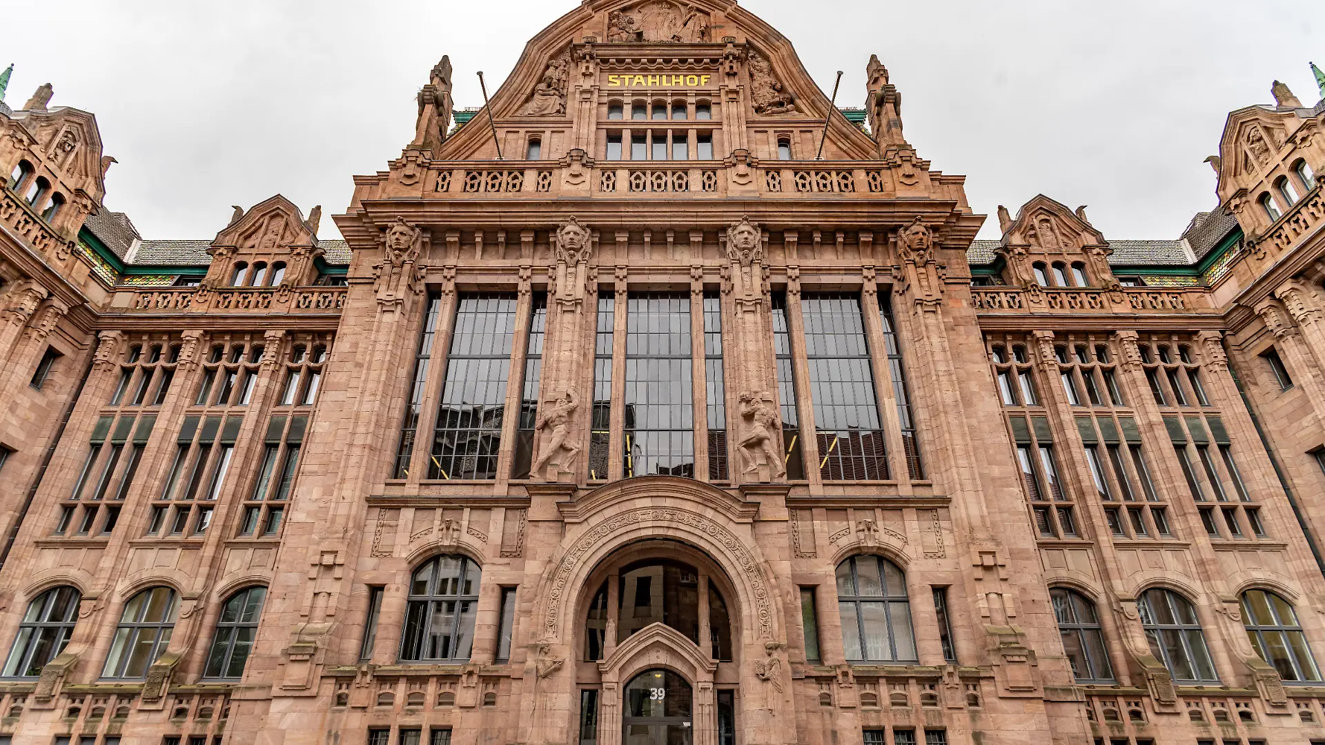 Der Stahlhof, Sitz des Verwaltungsgerichts Düsseldorf in der Landeshauptstadt Duesseldorf, Nordrhein-Westfalen, Deutschland, Europa | The Stahlhof, seat of the Düsseldorf Administrative Court or Verwaltungsgericht at the federal state capital Duesseldorf, North Rhine-Westphalia, Germany, Europe