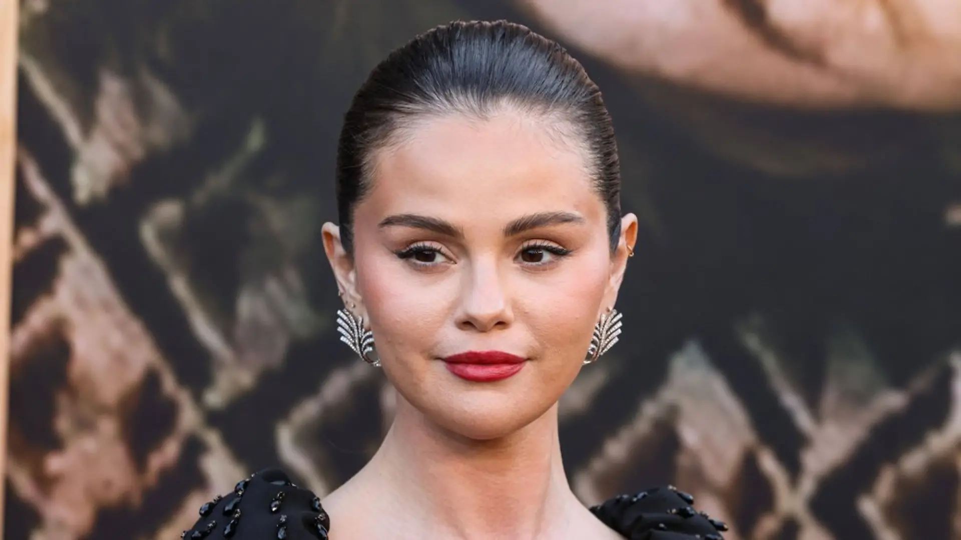 Selena Gomez spricht über ihre Nikotinsucht.