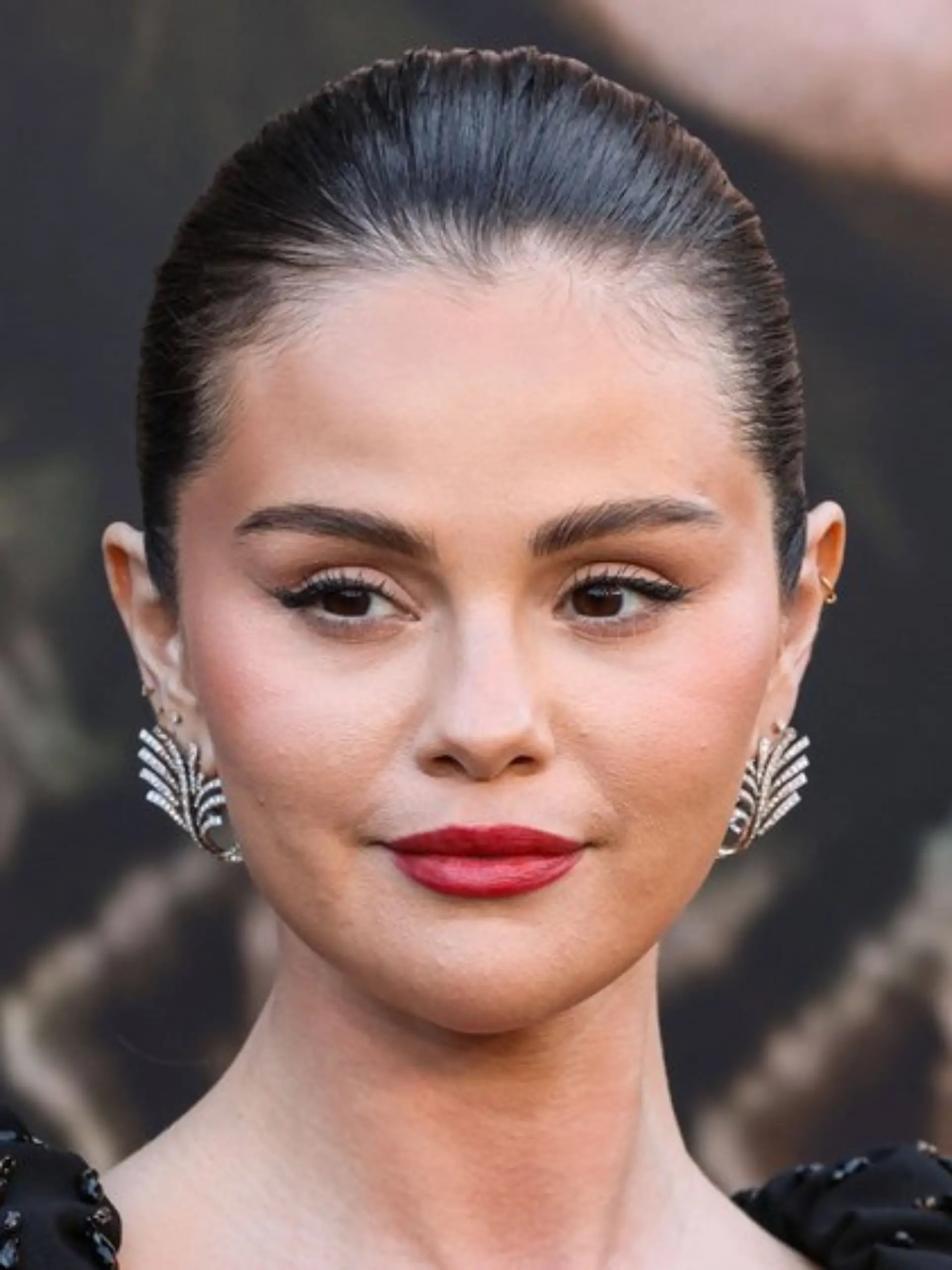 Selena Gomez spricht über ihre Nikotinsucht.