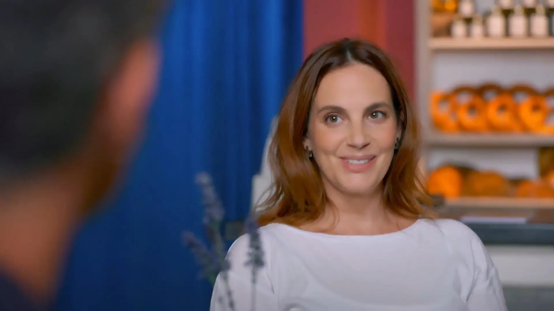 Anna versteht sich fast schon ein wenig zu gut mit Brittas Date „Unter uns“-Folge vom 21.10.26 auf RTL+