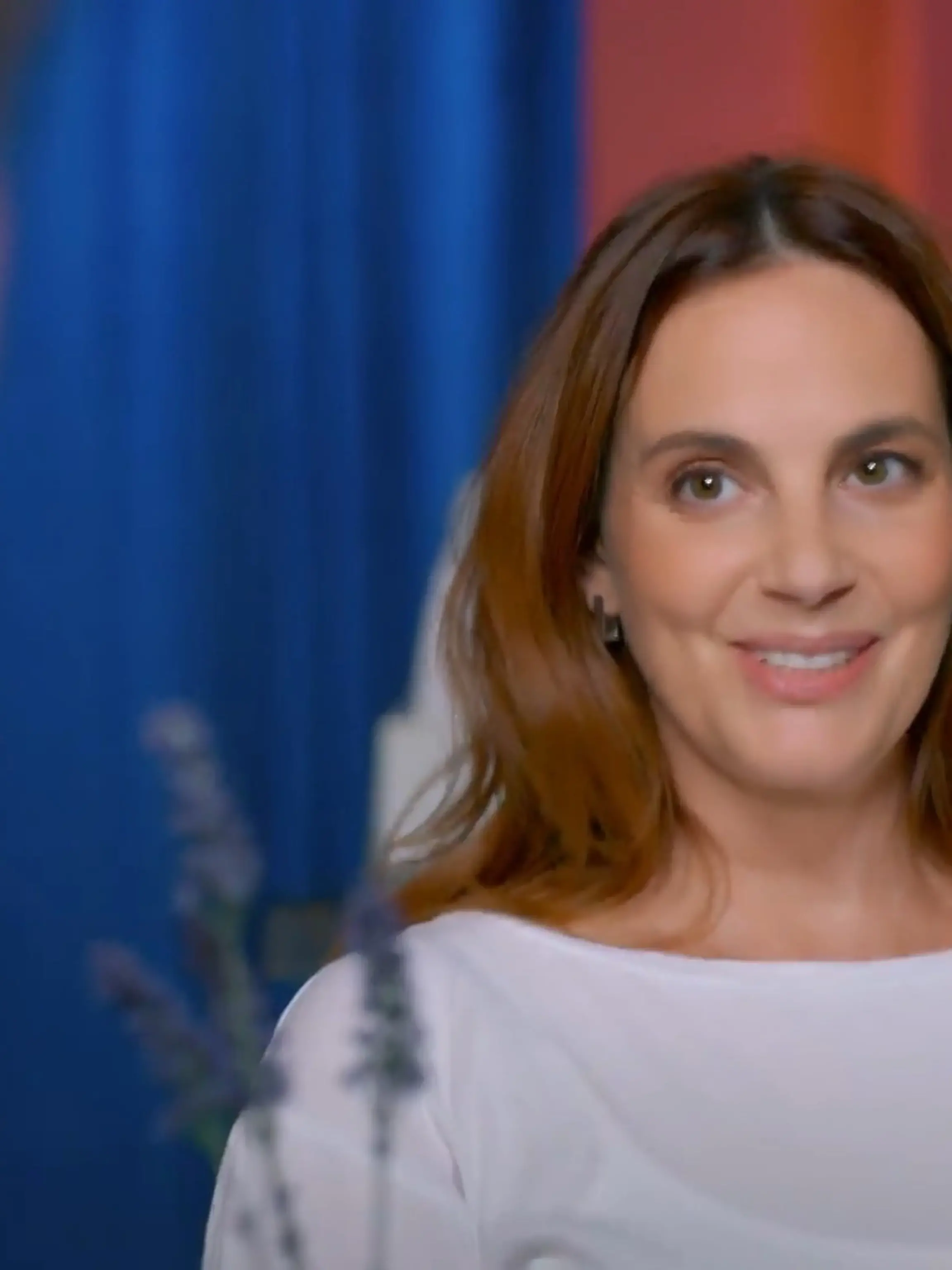 Bild zu: "Anna versteht sich fast schon ein wenig zu gut mit Brittas Date"