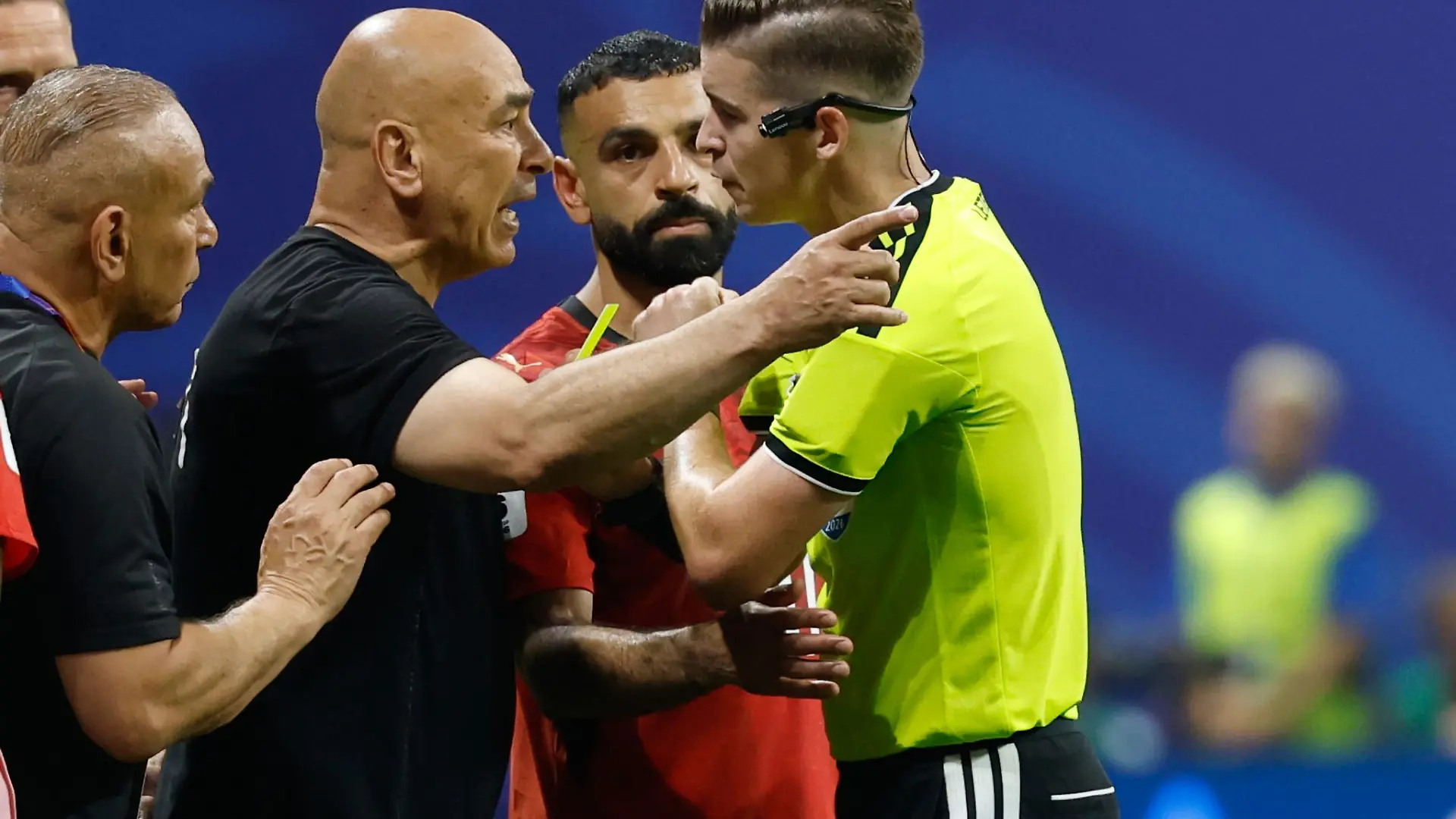 Hossam Hassan (M) war nach dem Achtelfinal-Aus in Rage. (Archivbild)