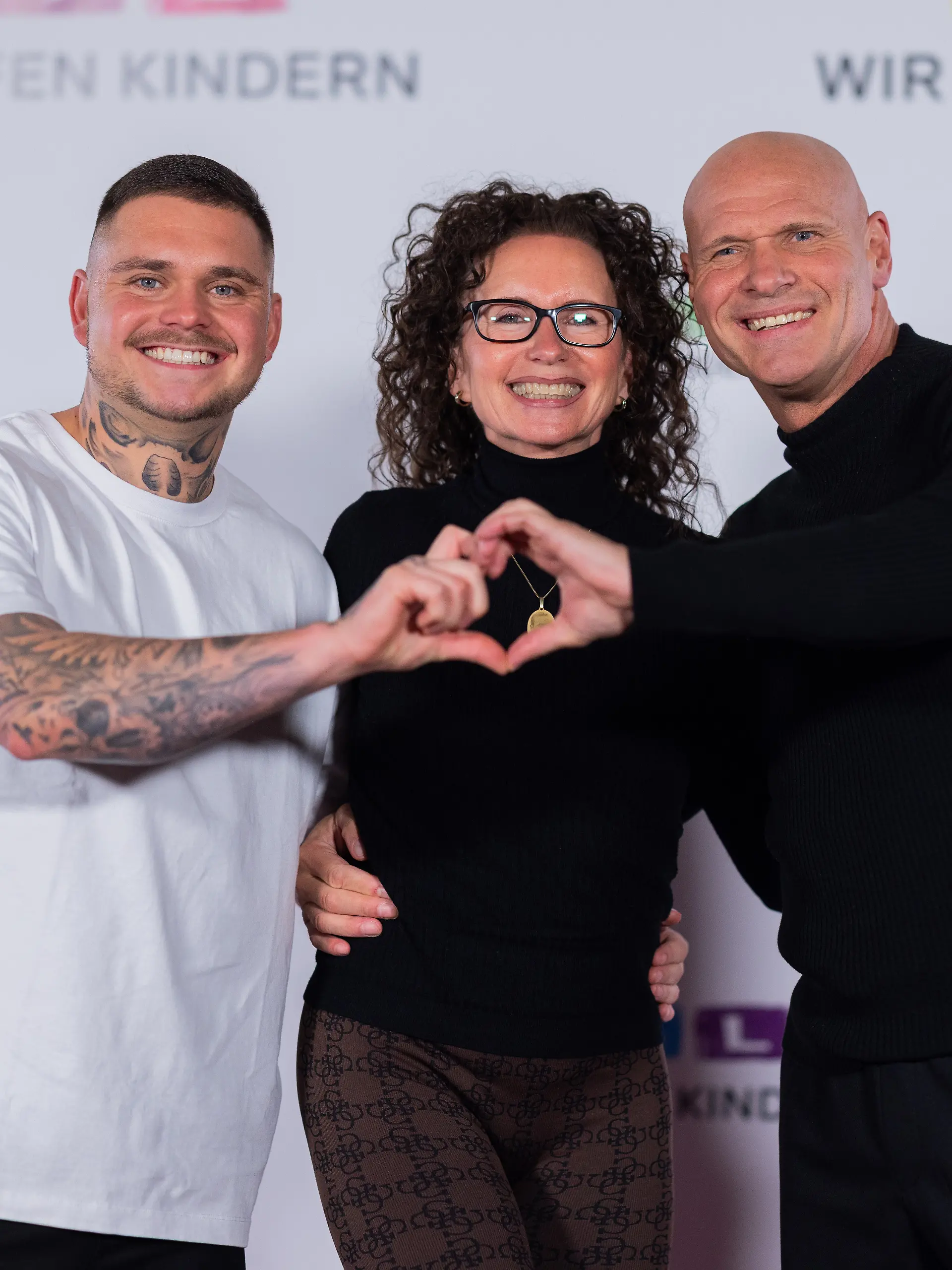 Nico Legat mit seinen Eltern Alexandra und Thorsten beim 30. RTL-Spendenmarathon