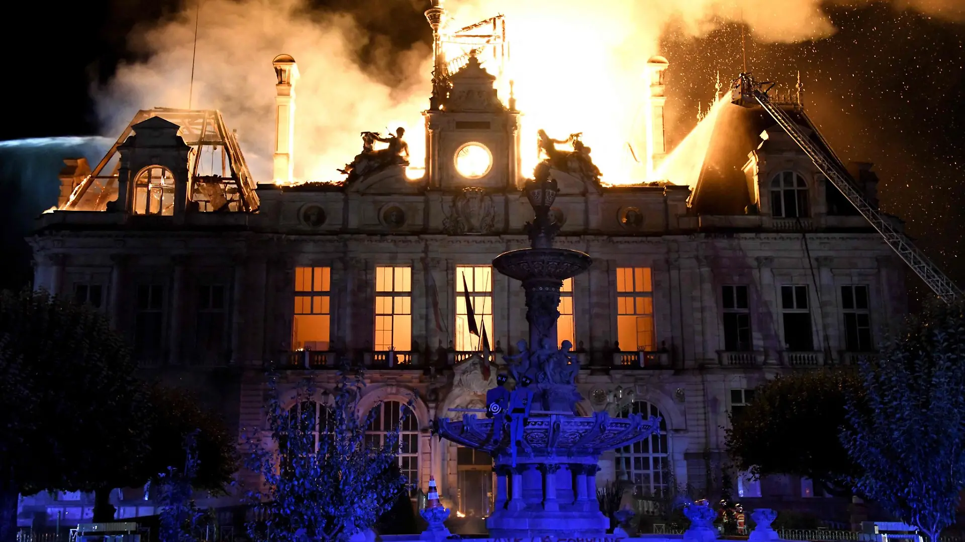 Nach der verheerenden Brandstiftung im Rathaus von Limoges hat die Polizei einen Verdächtigen gefasst (Archivbild).