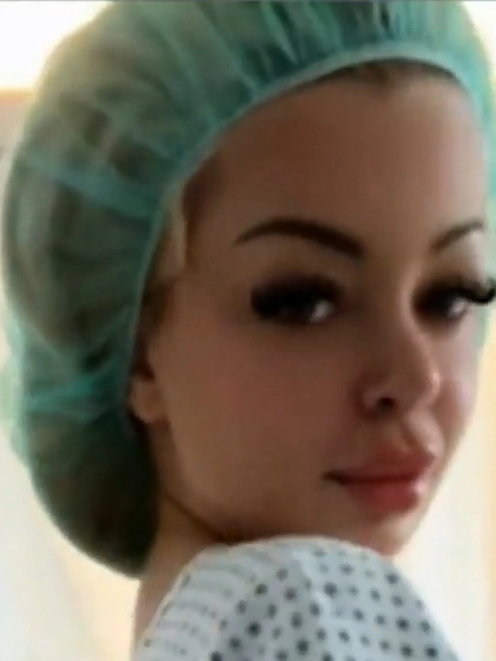 Bild zu: "Krasse Beauty-OP bei Katja Krasavice! DIESES Körperteil opfert Rapperin für neue Nase"