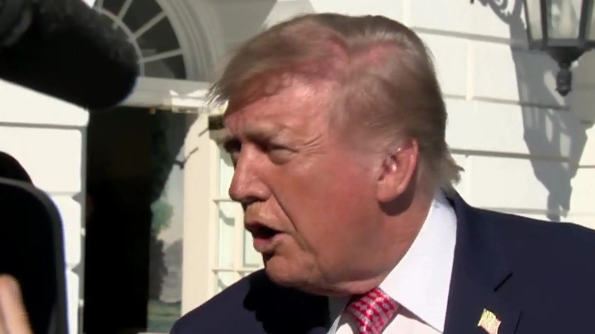 Donald Trump schnauzt Reporterin an – doch dann entschuldigt er sich plötzlich! Ihre Antwort ändert alles