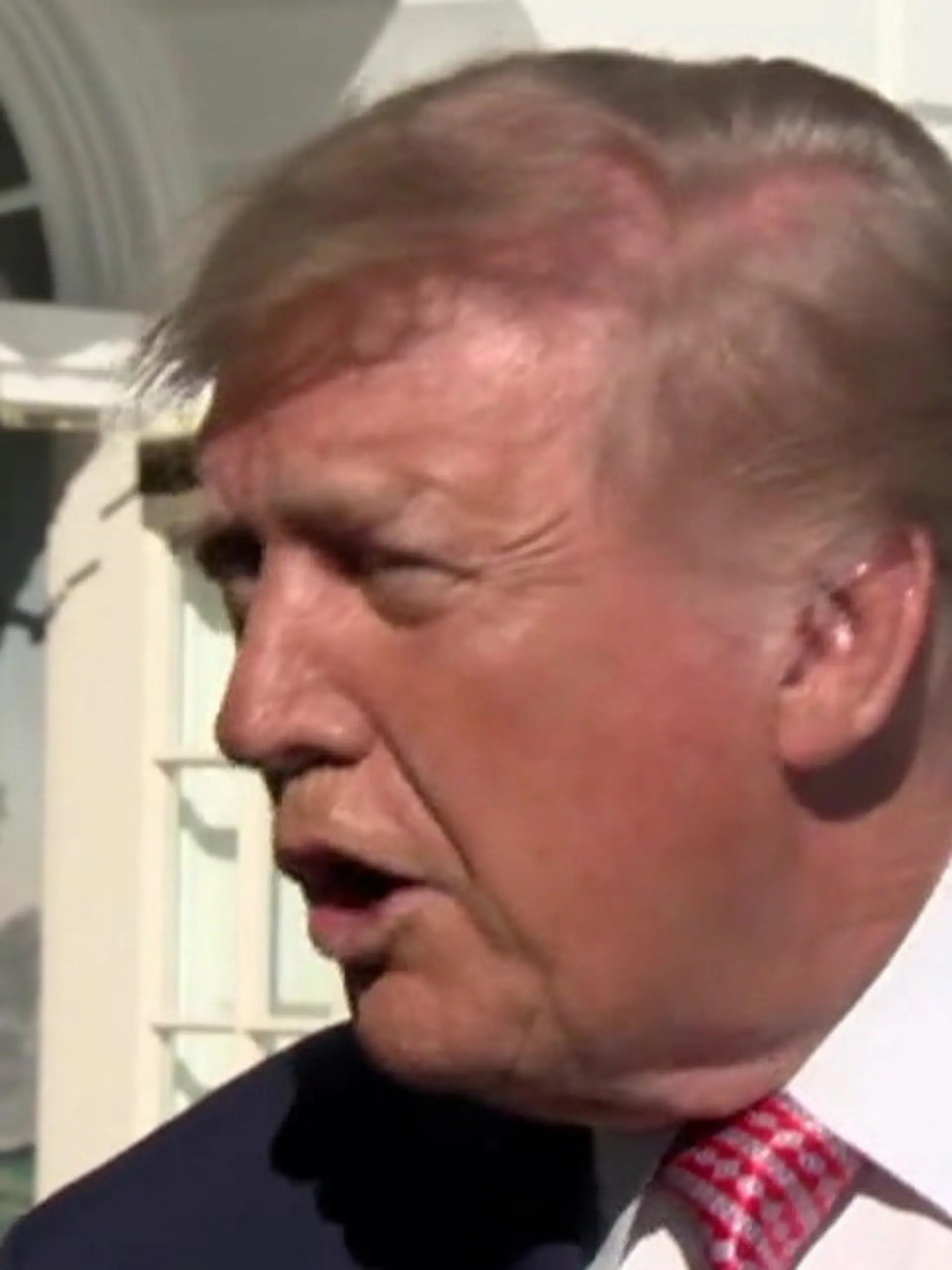 Bild zu: "Donald Trump schnauzt Reporterin an – doch dann entschuldigt er sich plötzlich!"