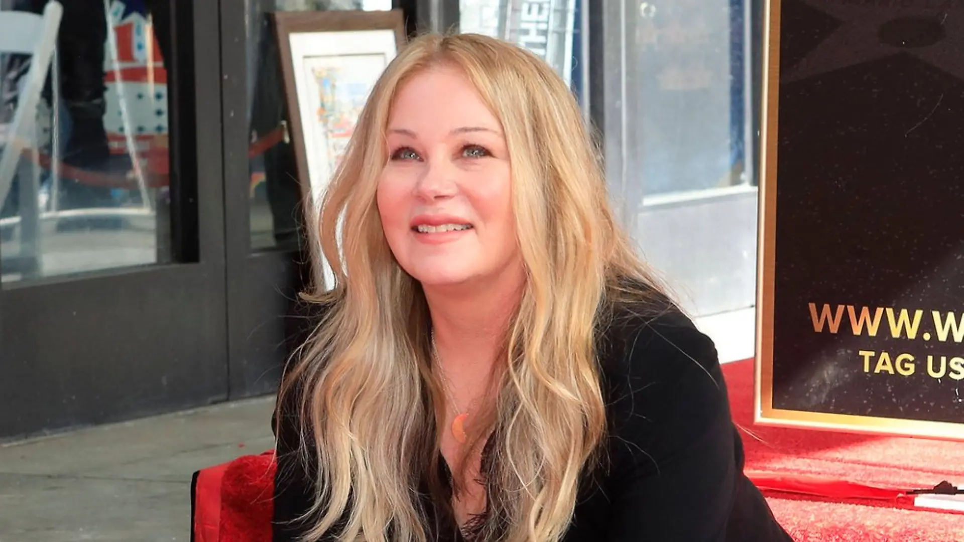 Christina Applegate fragt sich, welche Erkrankung hinter ihren Beschwerden steckt.