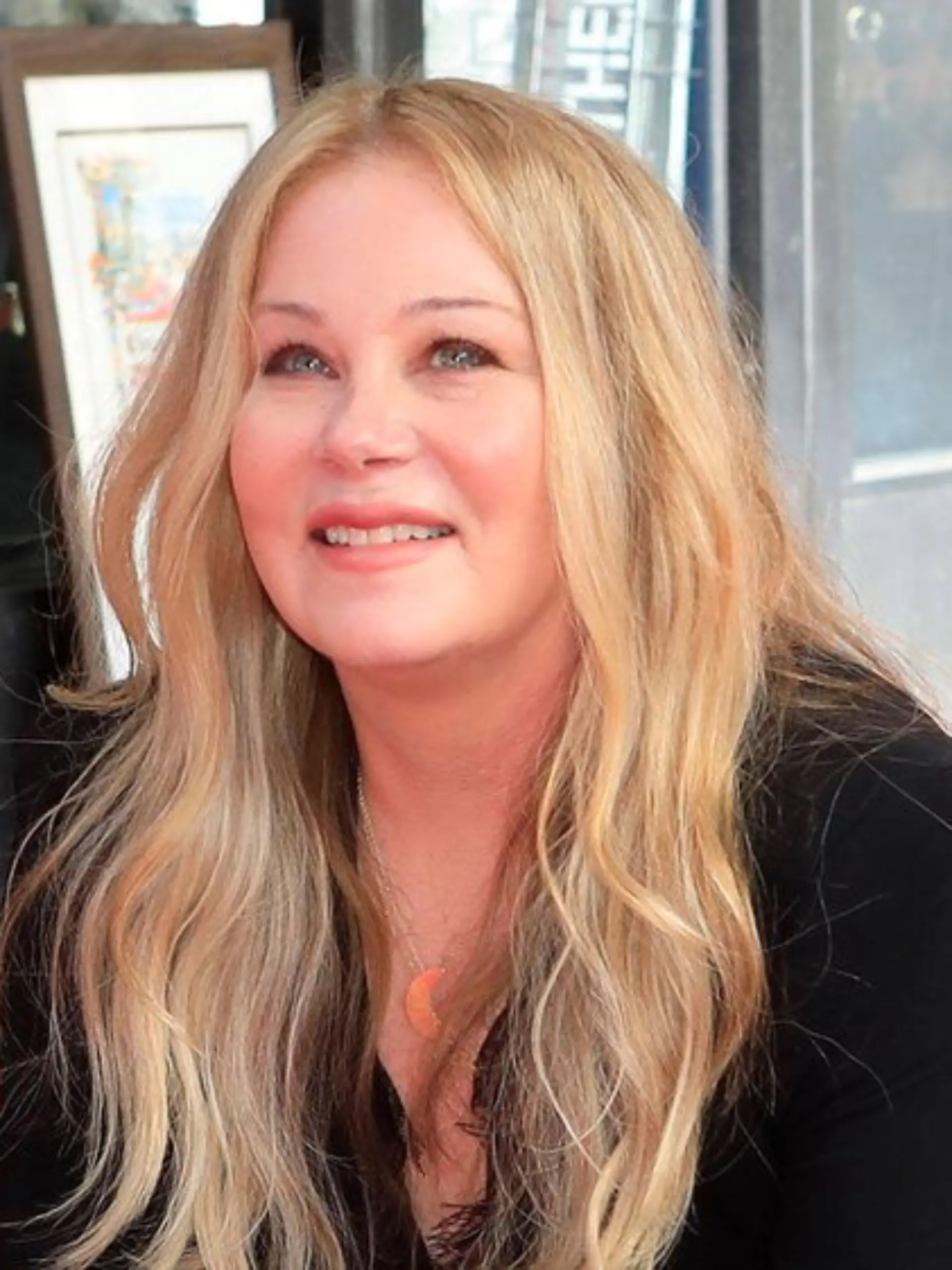 Christina Applegate fragt sich, welche Erkrankung hinter ihren Beschwerden steckt.