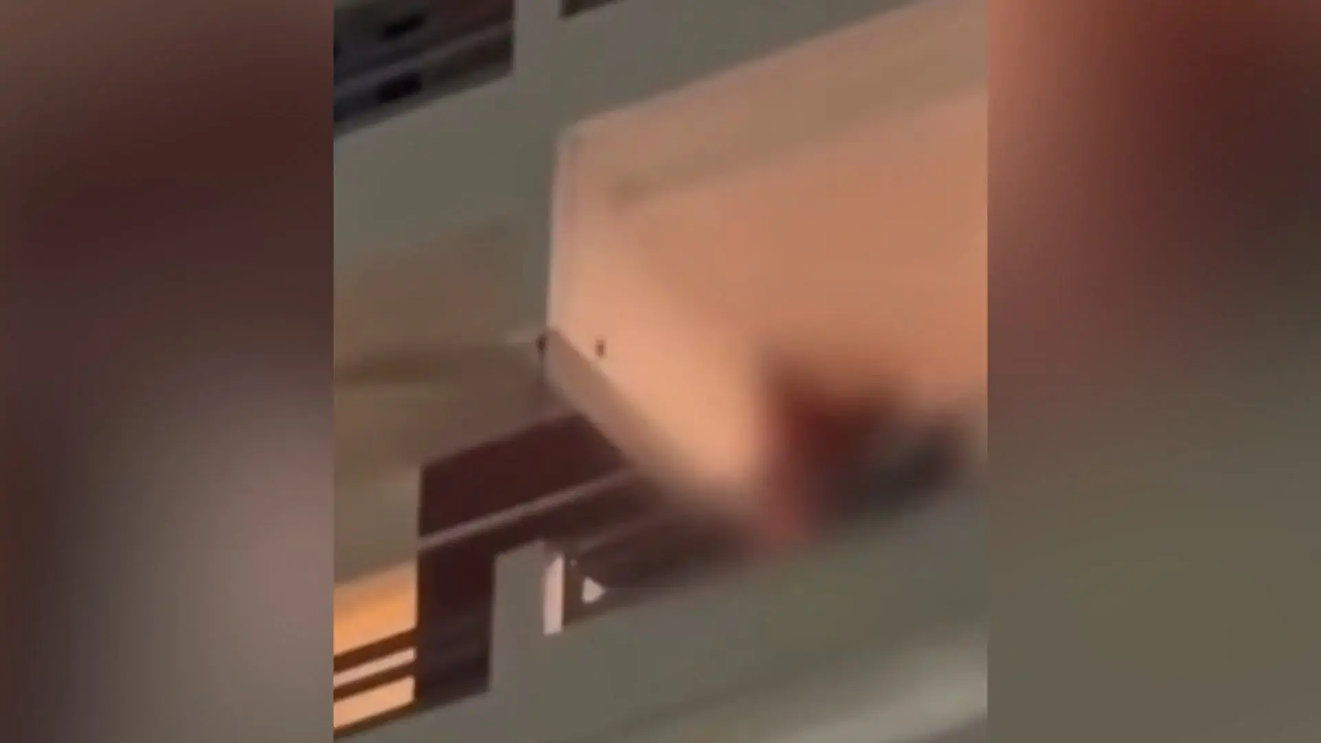 Sex auf dem Hotelbalkon! Paar schiebt Freiluft-Nummer – und alle schauen zu! Höhepunkt mit Aussicht