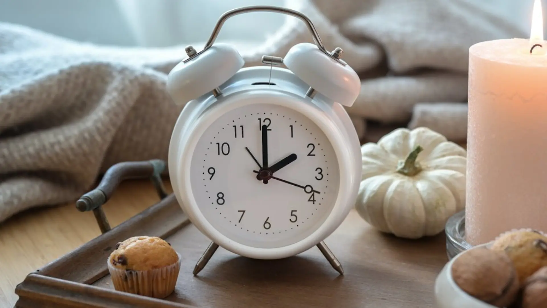 In der Nacht von Samstag auf Sonntag werden die Uhren von 3:00  auf 2:00 Uhr umgestellt.