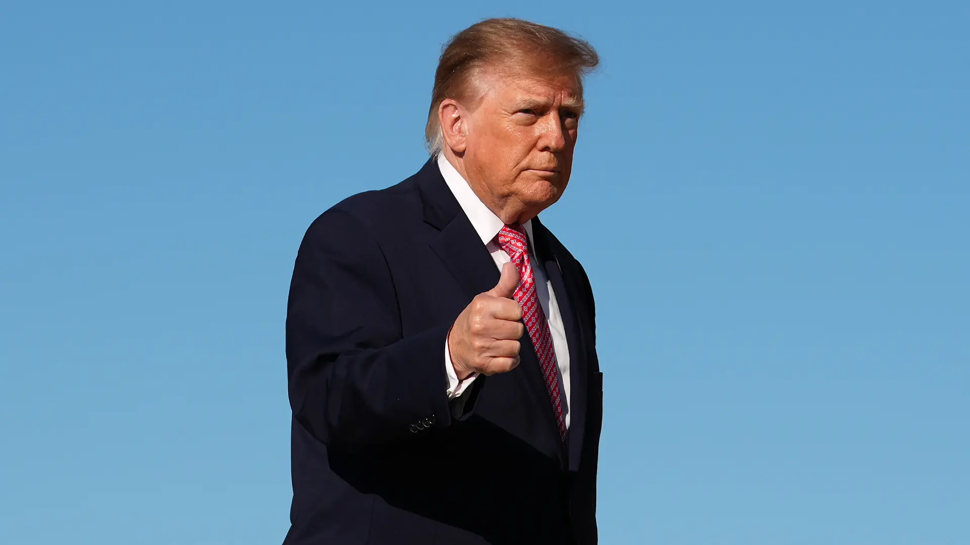 US-Präsident Donald Trump geht auf der Joint Base Andrews in Maryland zur Air Force One. +++ dpa-Bildfunk +++